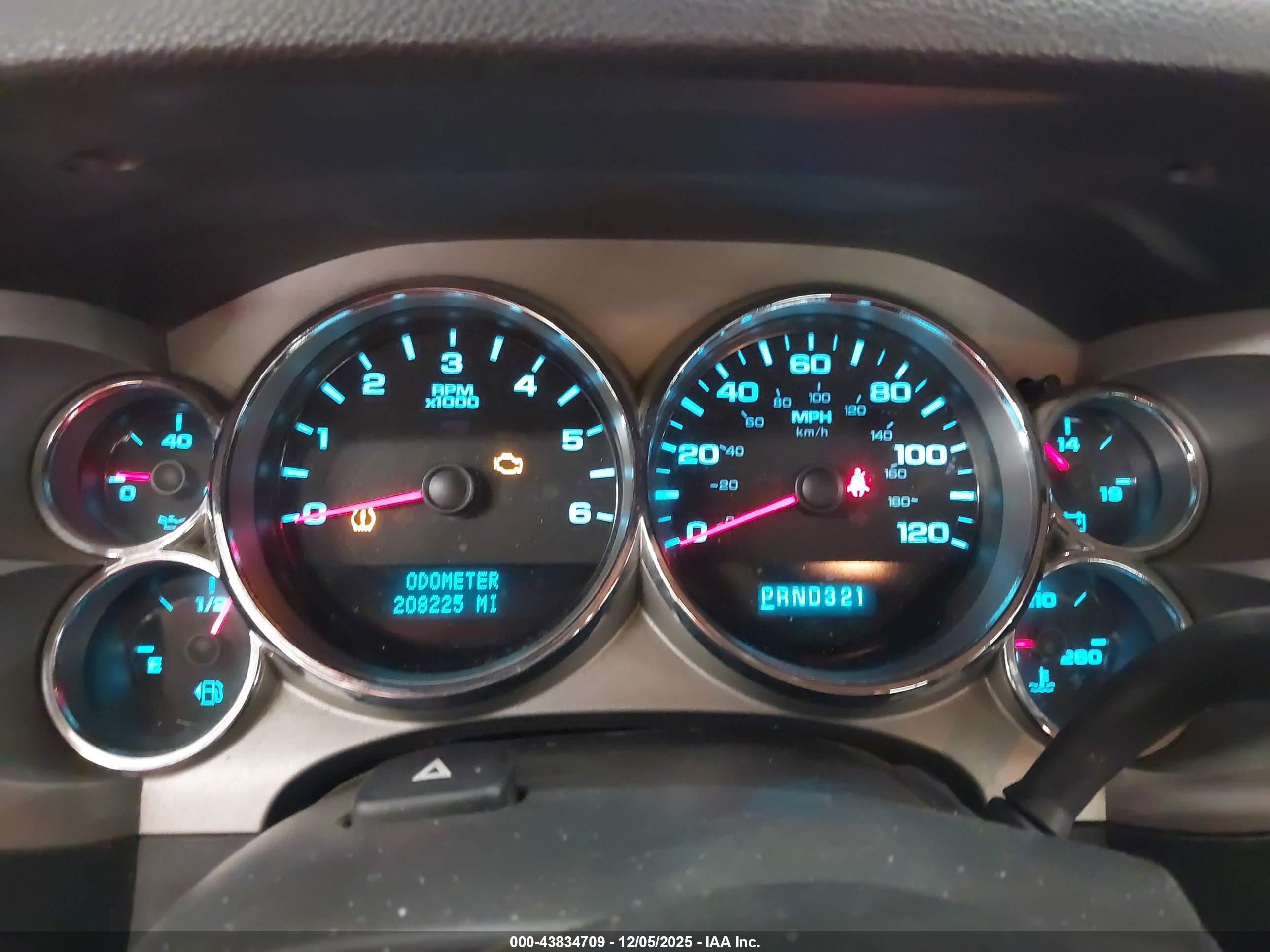 CHEVROLET SILVERADO image 7