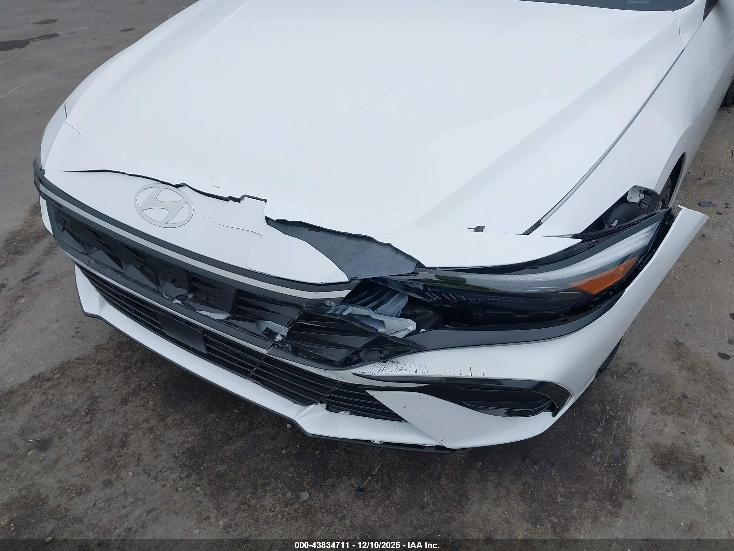 HYUNDAI ELANTRA image 6