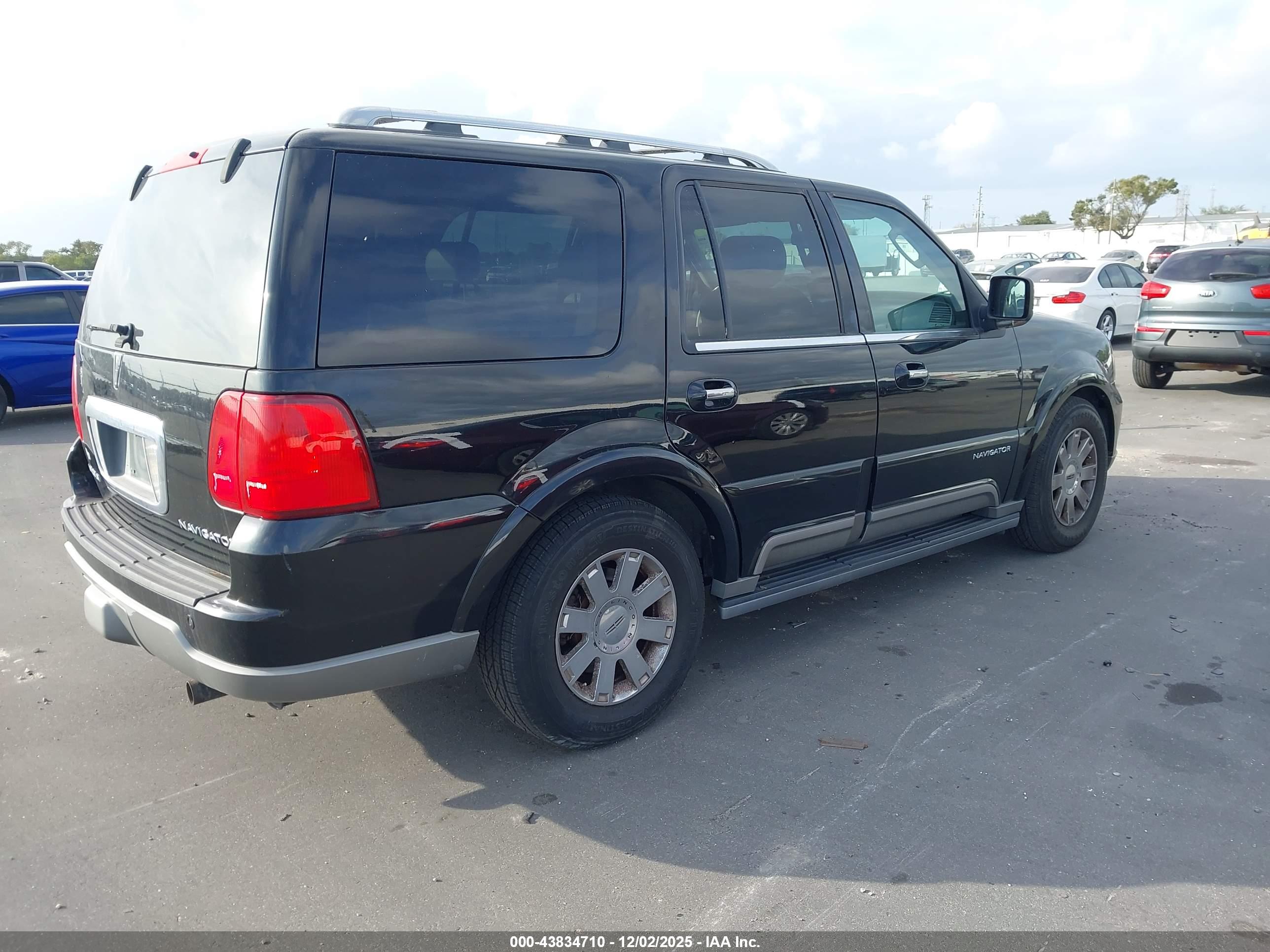 LINCOLN NAVIGATOR image 4