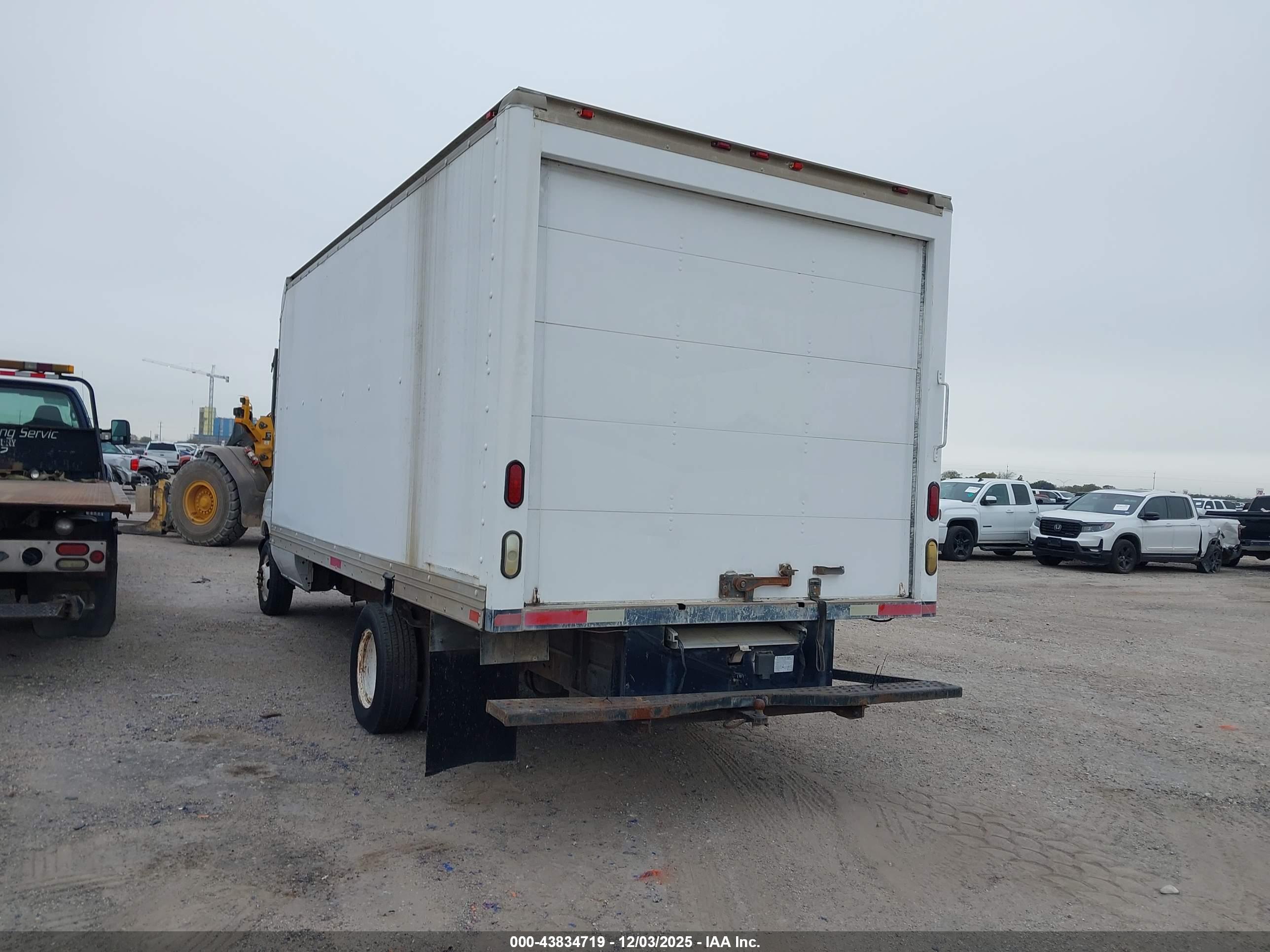 FORD E-350 image 3