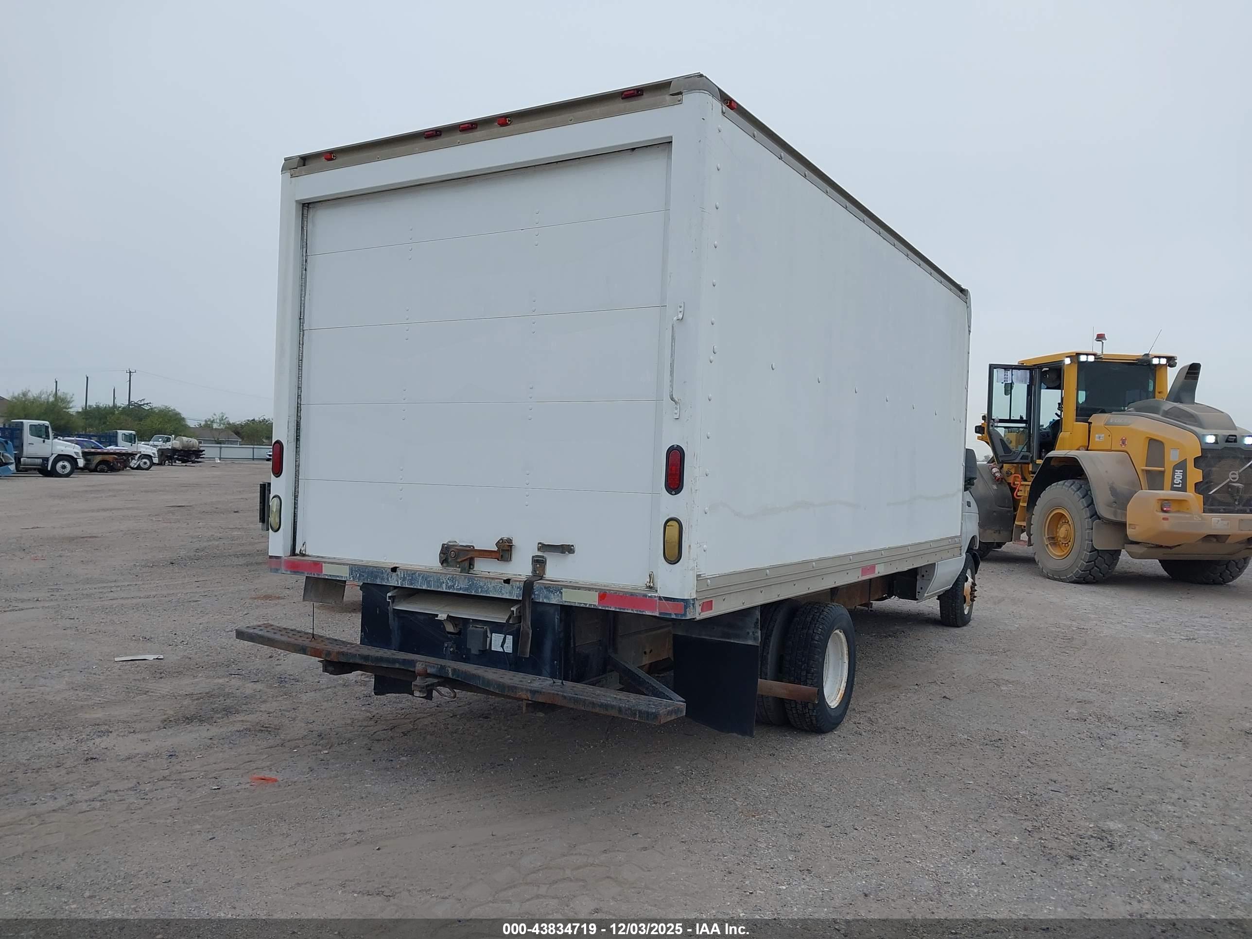 FORD E-350 image 4