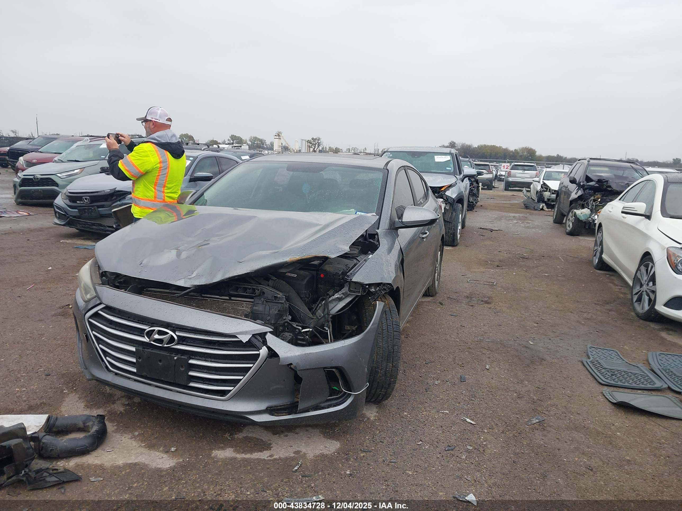 HYUNDAI ELANTRA image 2
