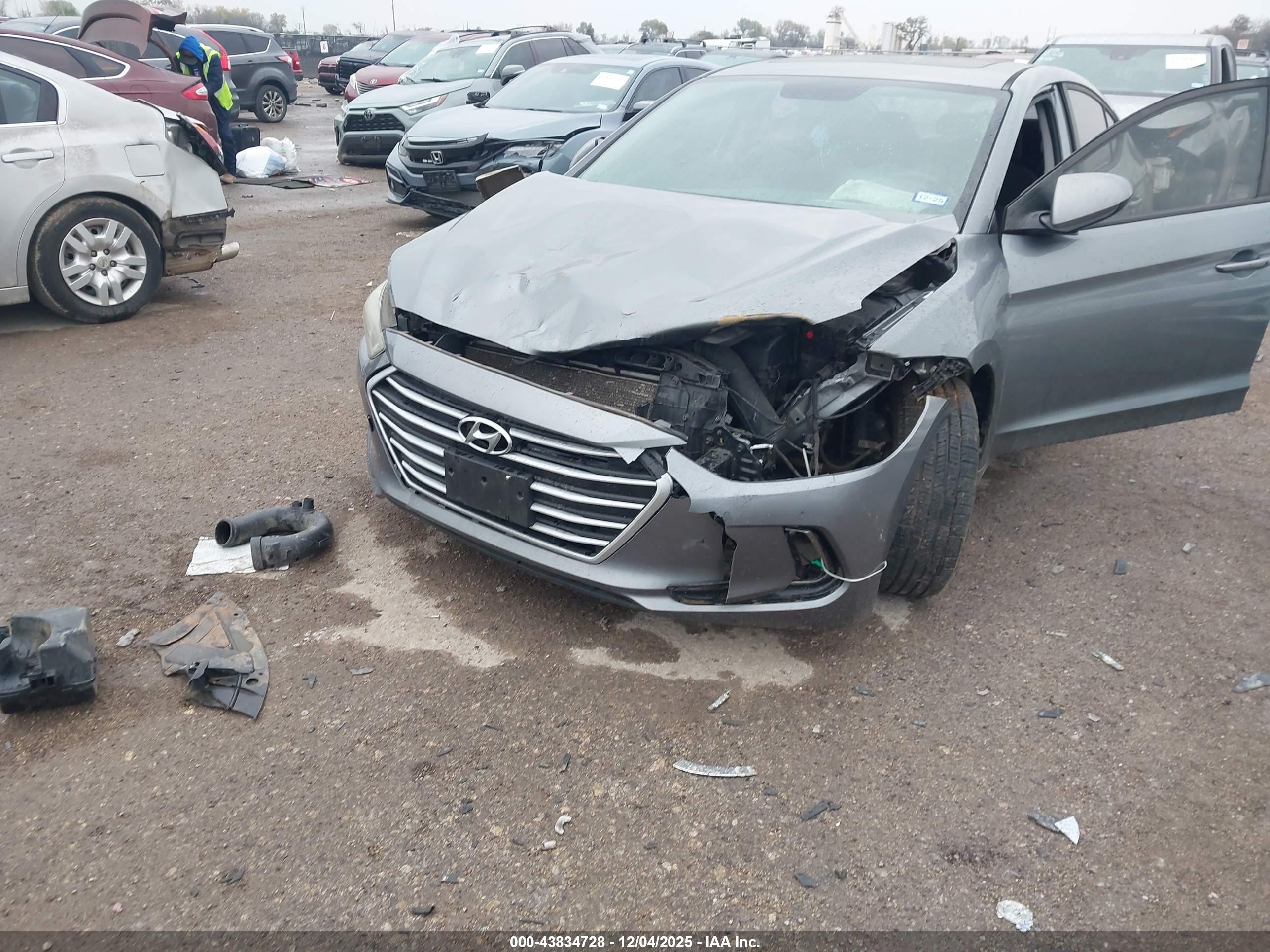 HYUNDAI ELANTRA image 6