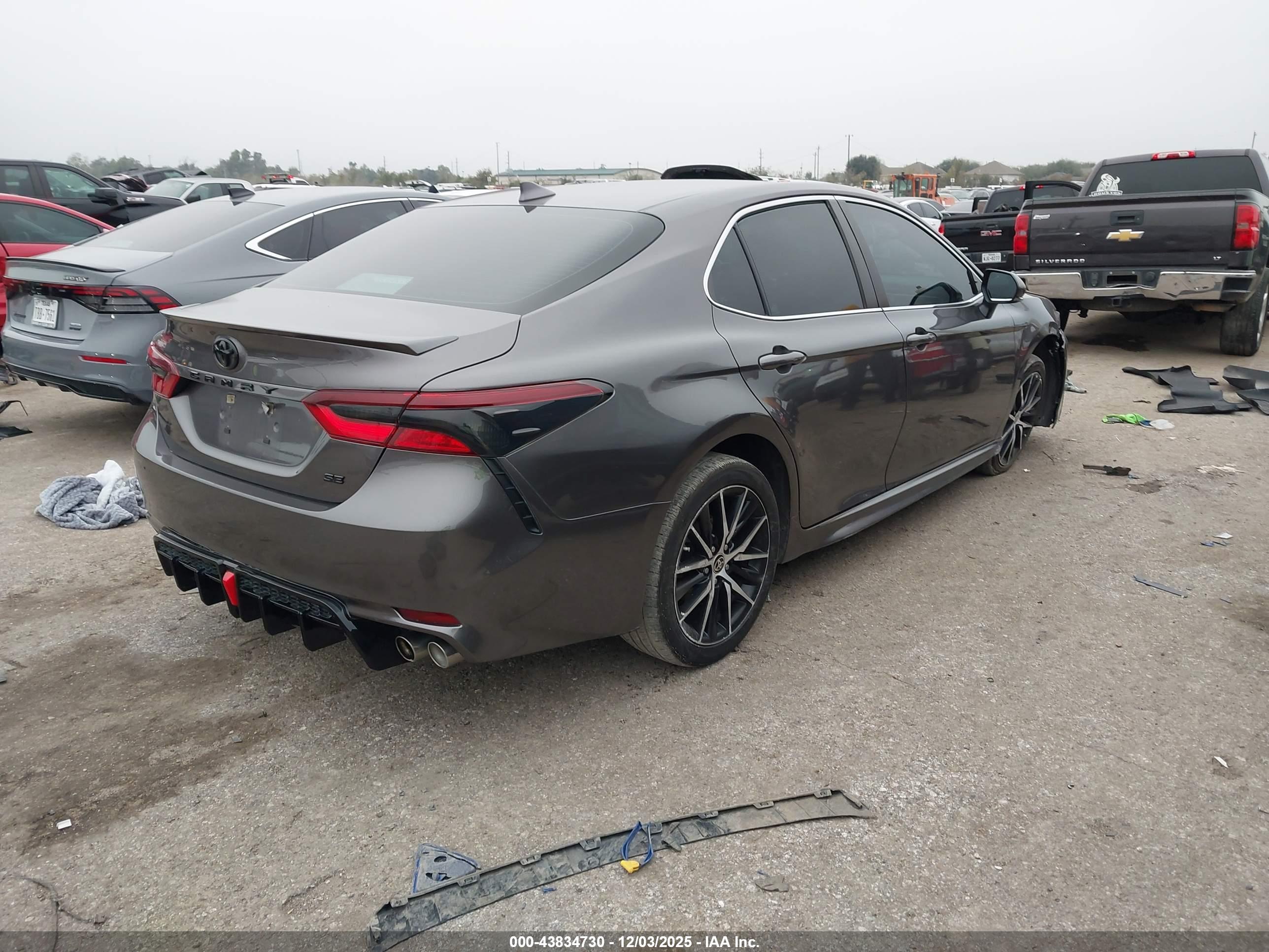 TOYOTA CAMRY image 4