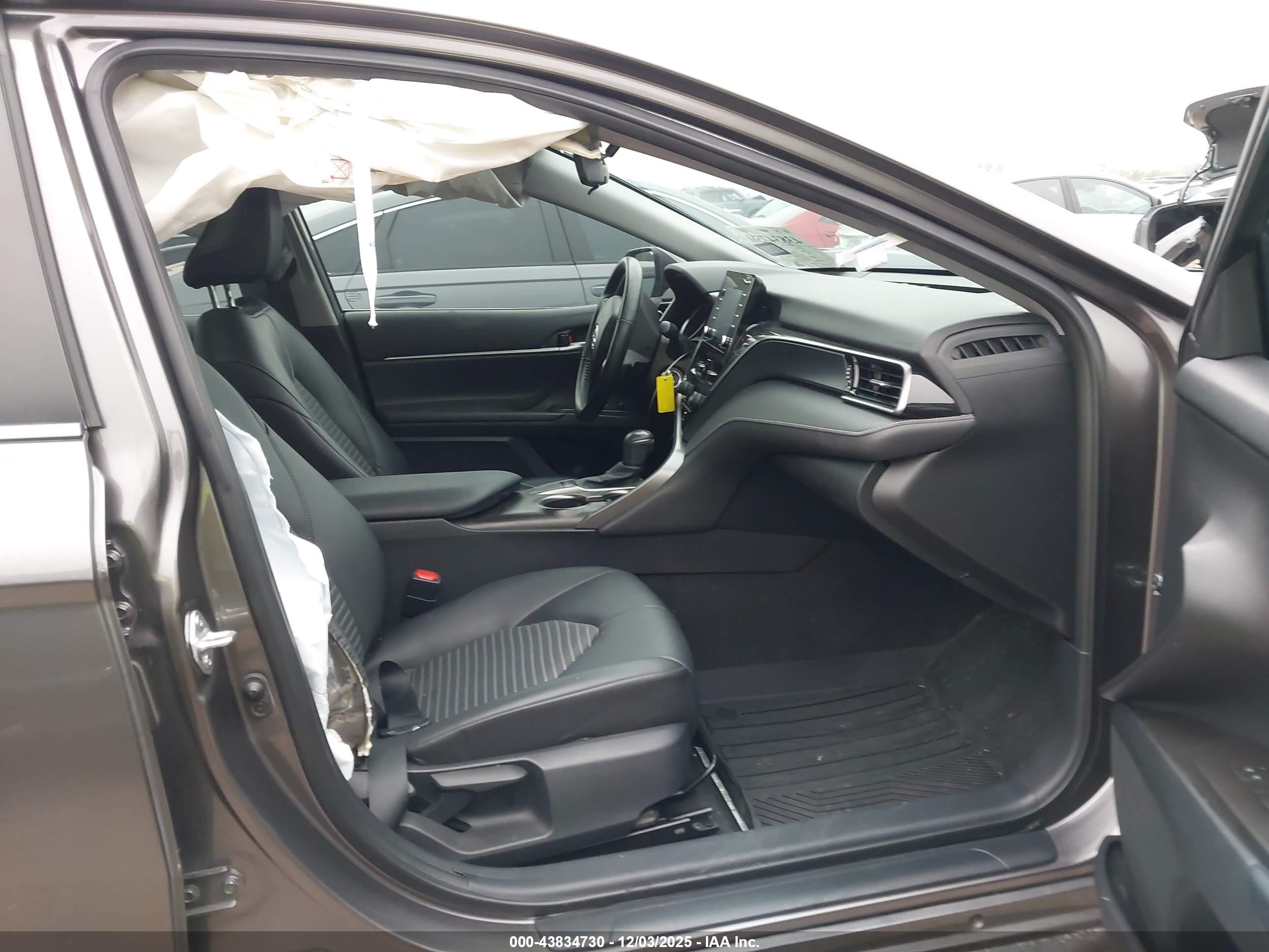 TOYOTA CAMRY image 5