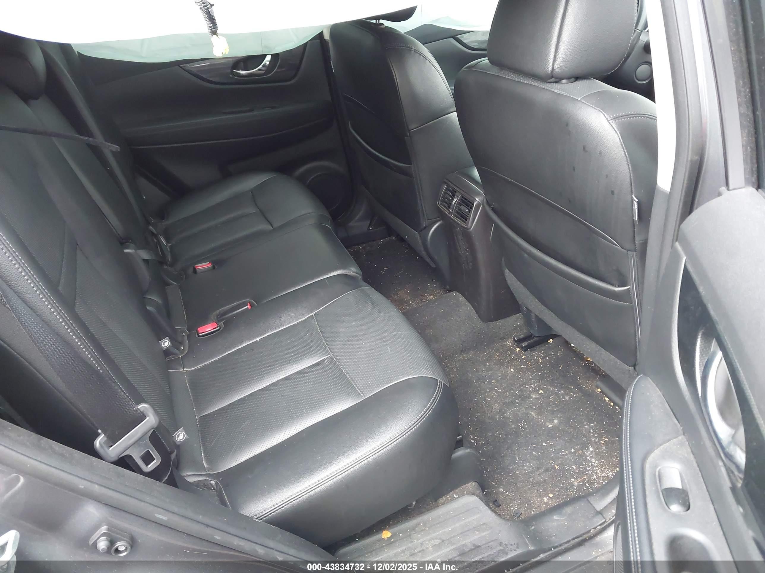 NISSAN ROGUE image 8