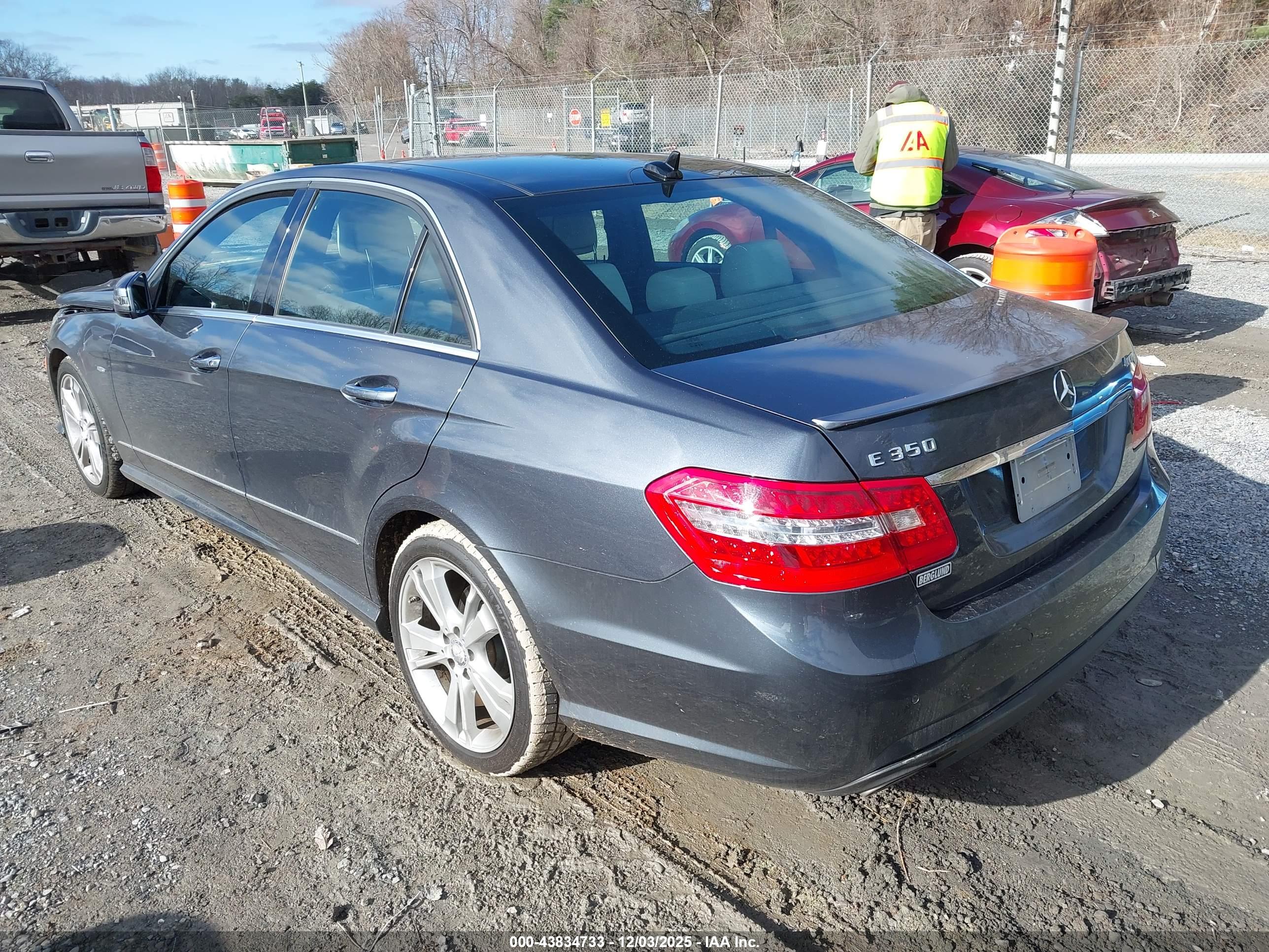 MERCEDES-BENZ E image 3
