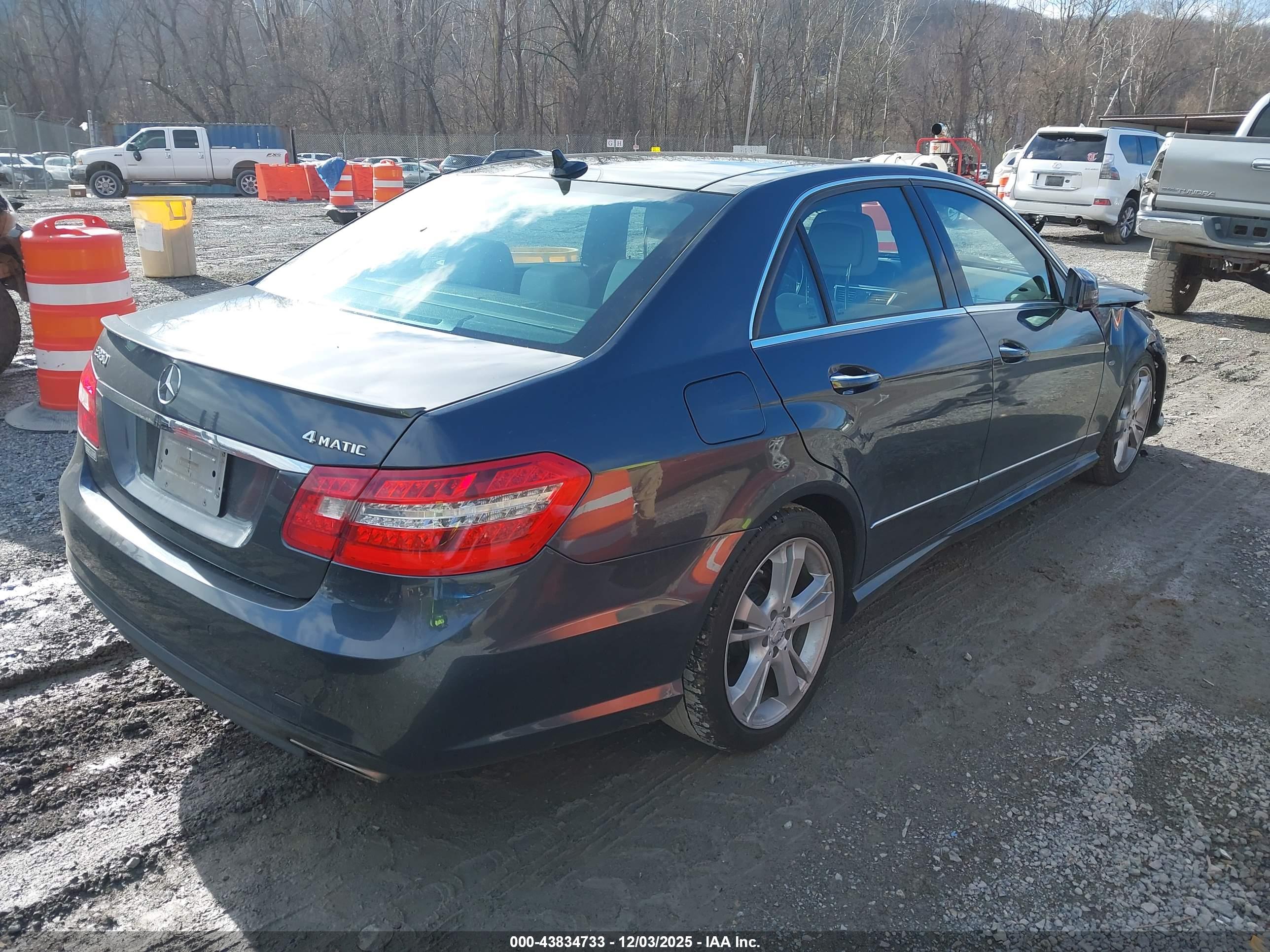 MERCEDES-BENZ E image 4