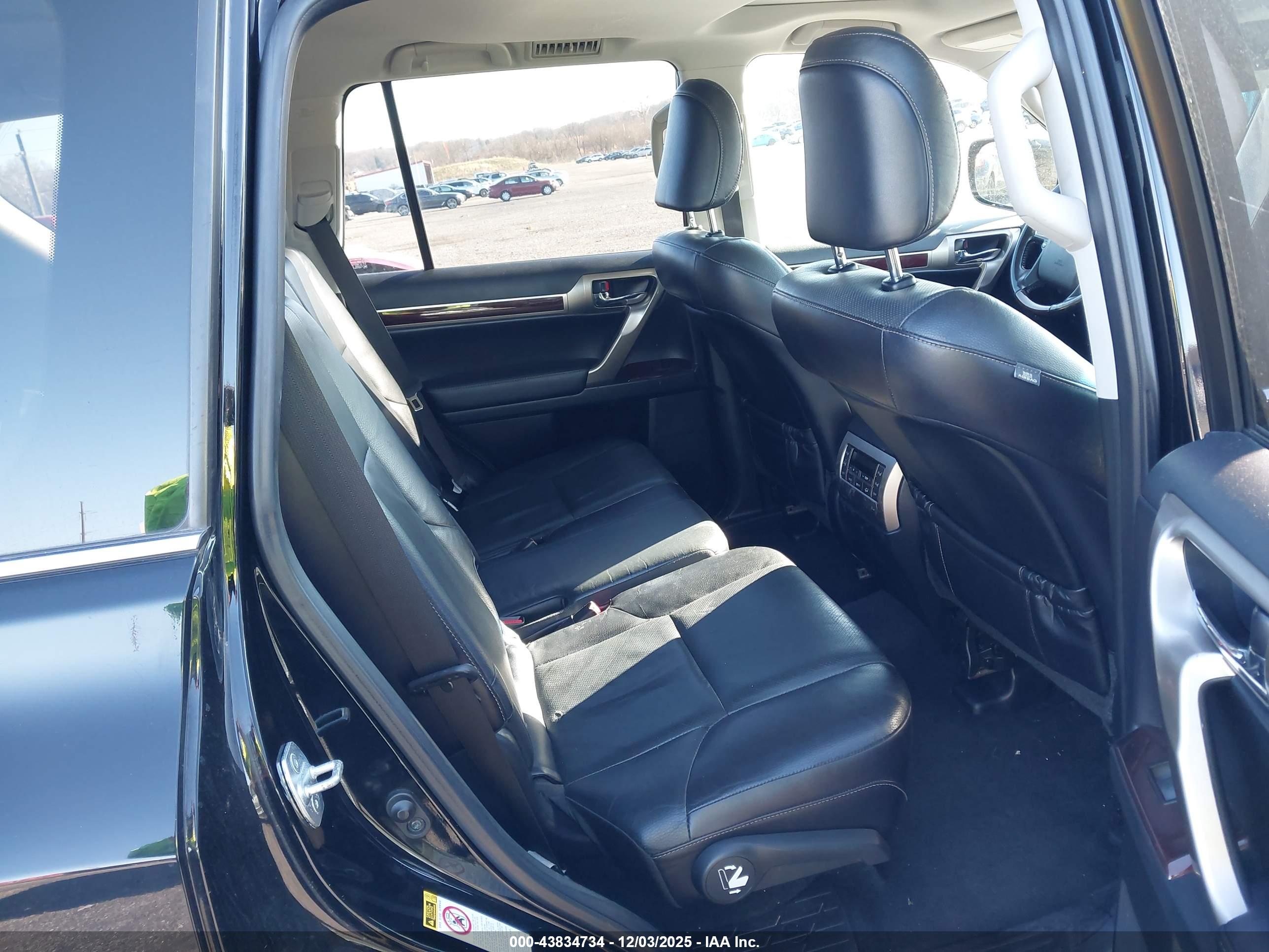 LEXUS GX image 8