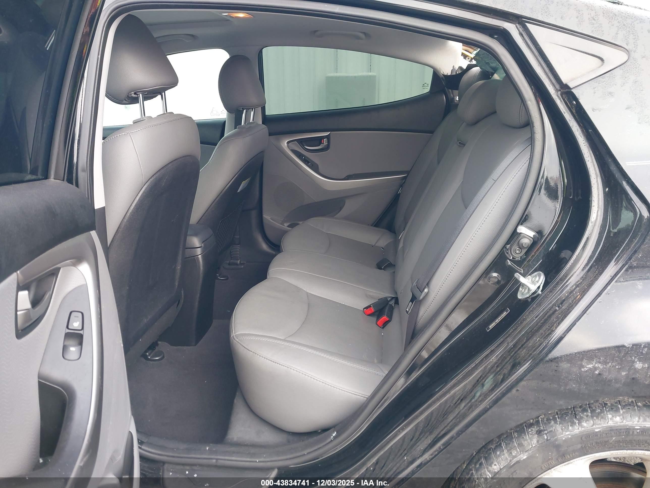 HYUNDAI ELANTRA image 8