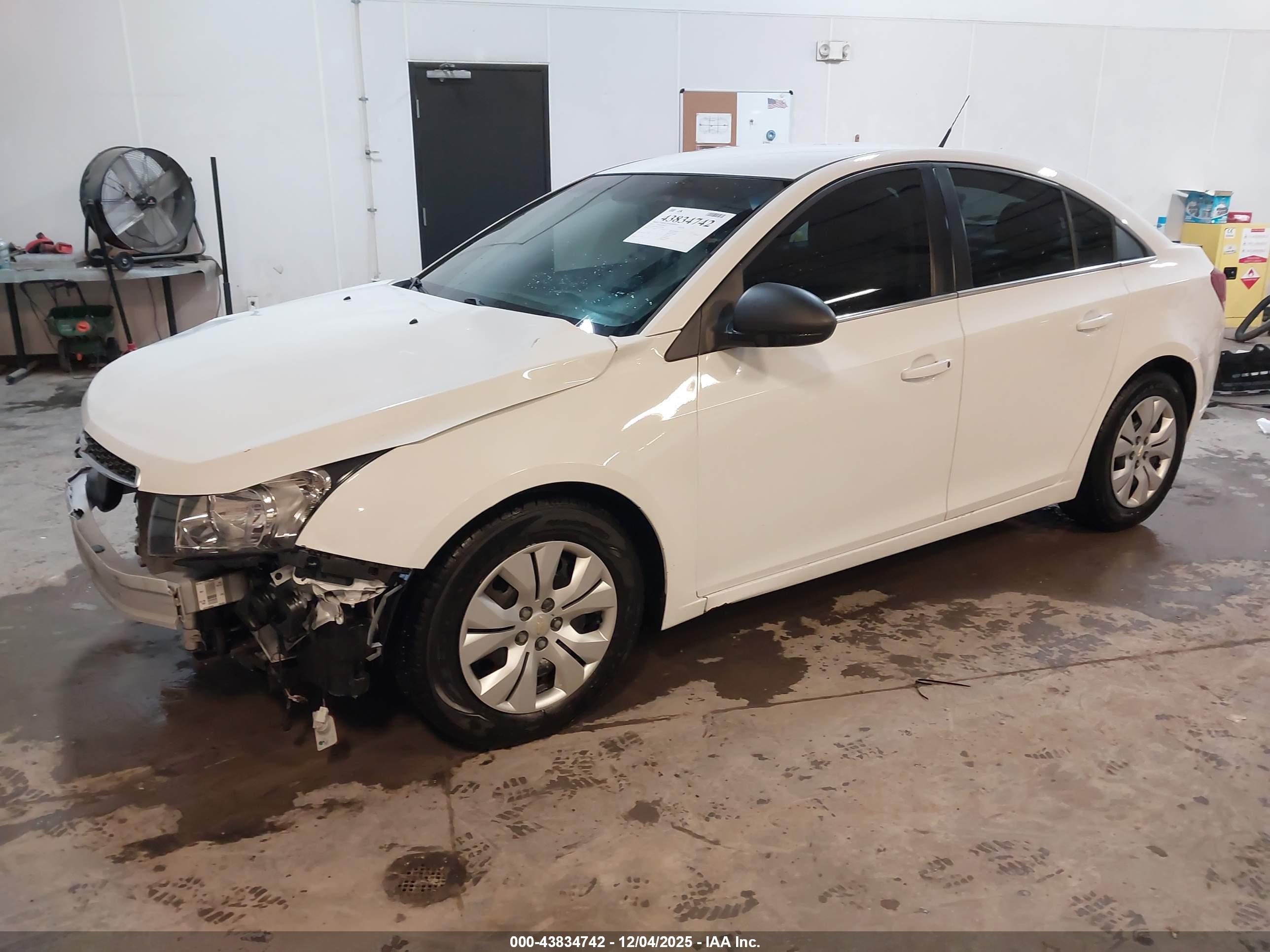 CHEVROLET CRUZE image 2