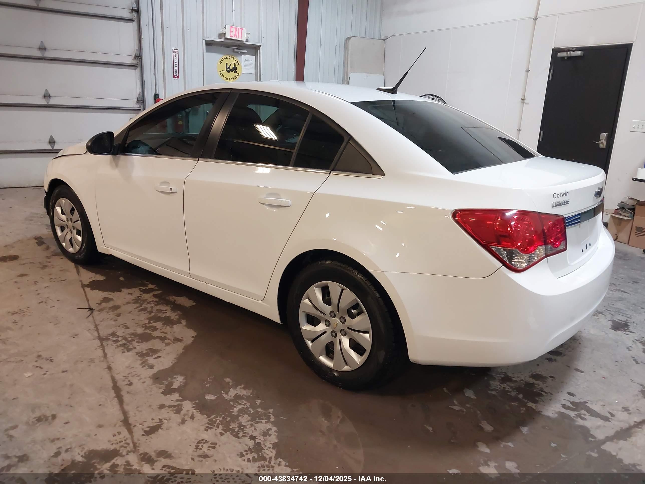CHEVROLET CRUZE image 3