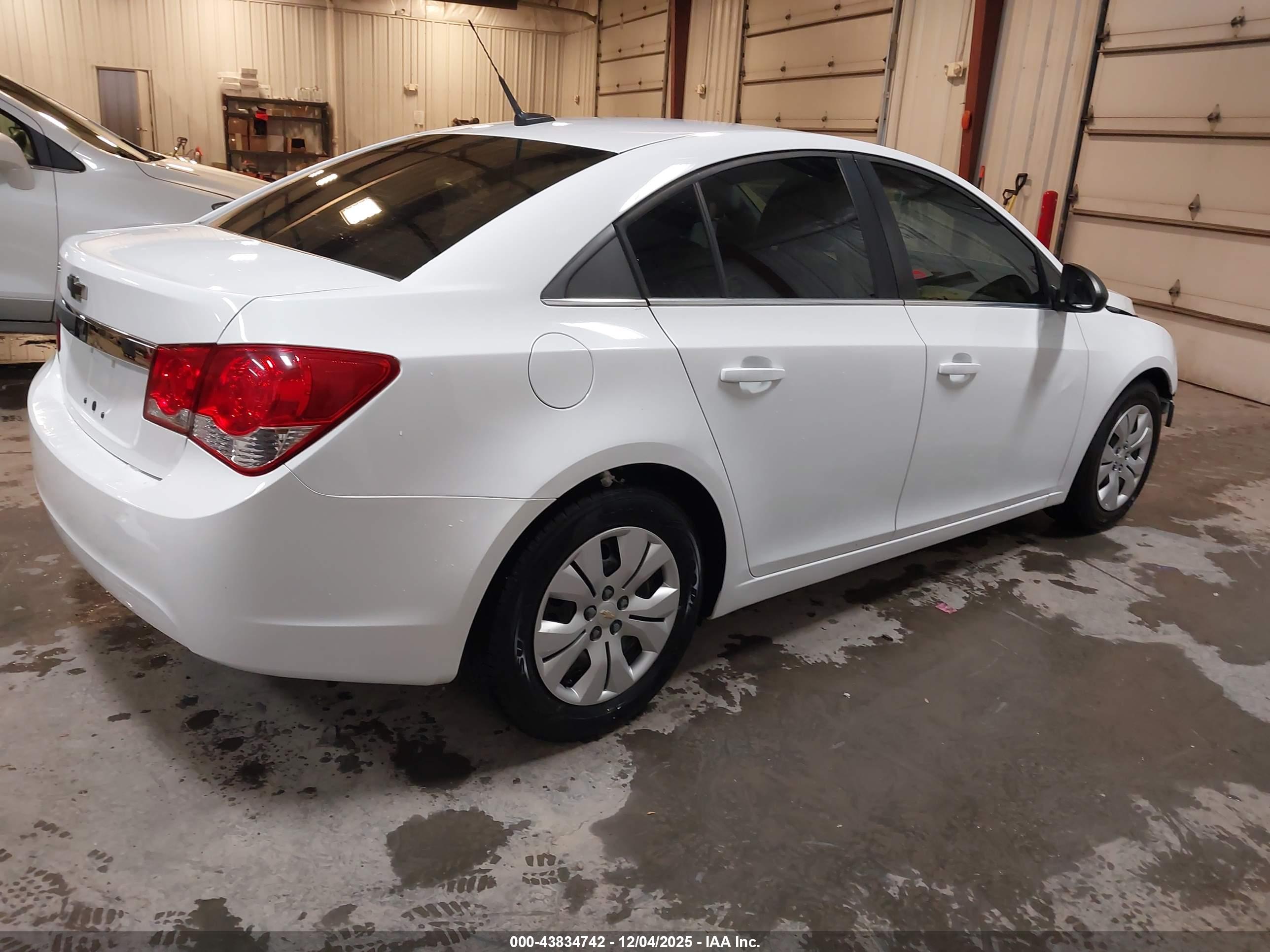CHEVROLET CRUZE image 4
