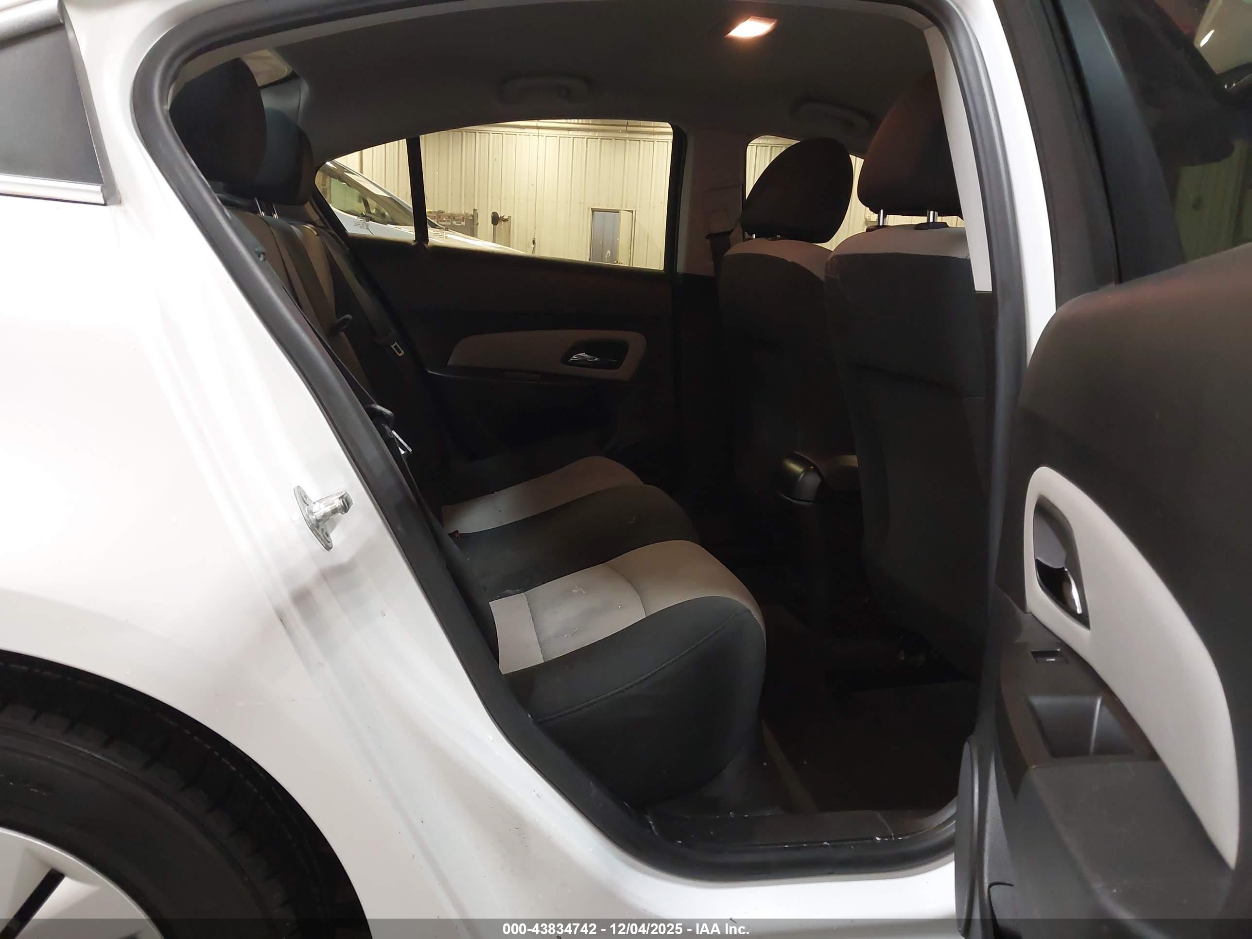 CHEVROLET CRUZE image 8