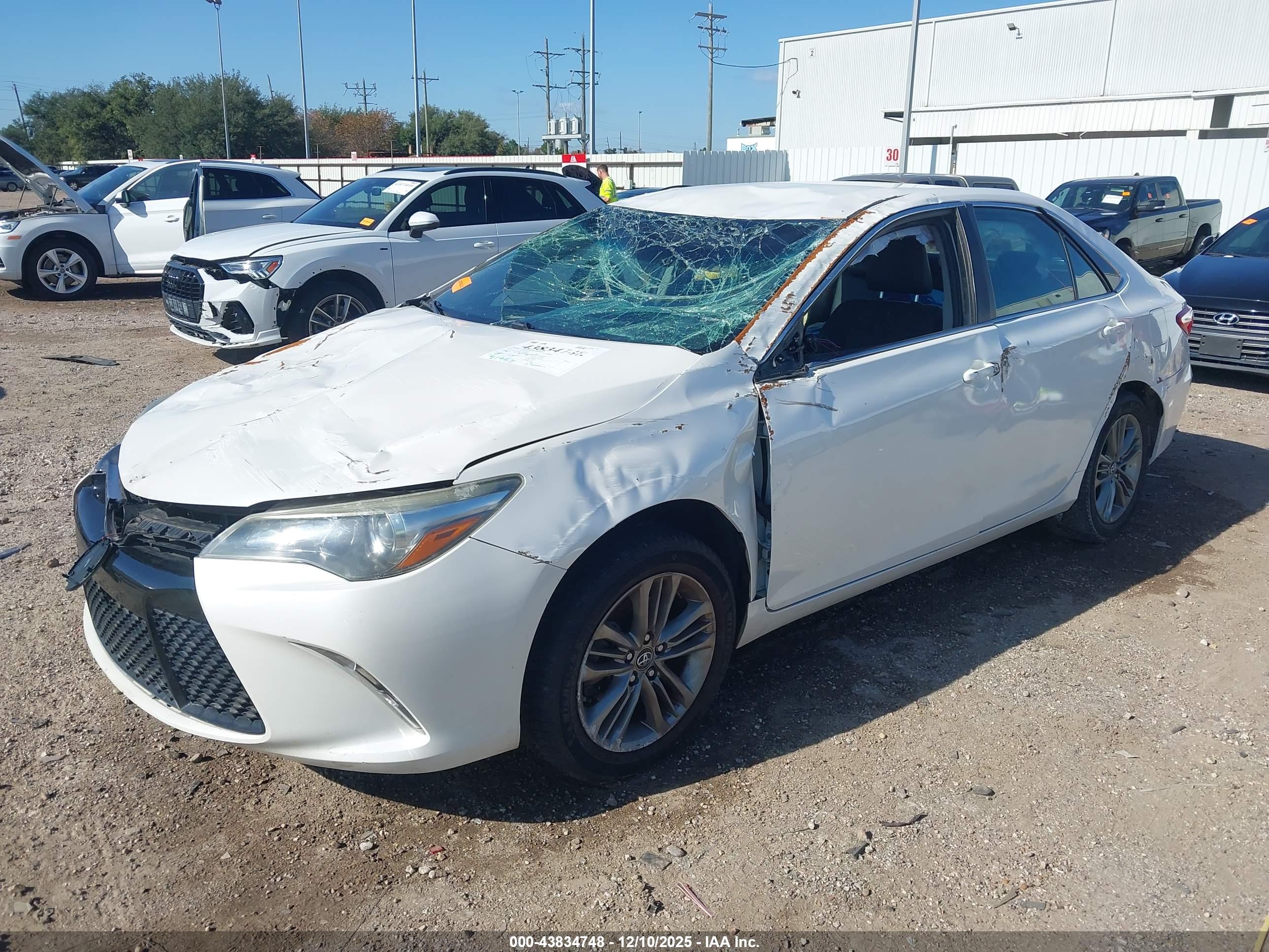 TOYOTA CAMRY image 2