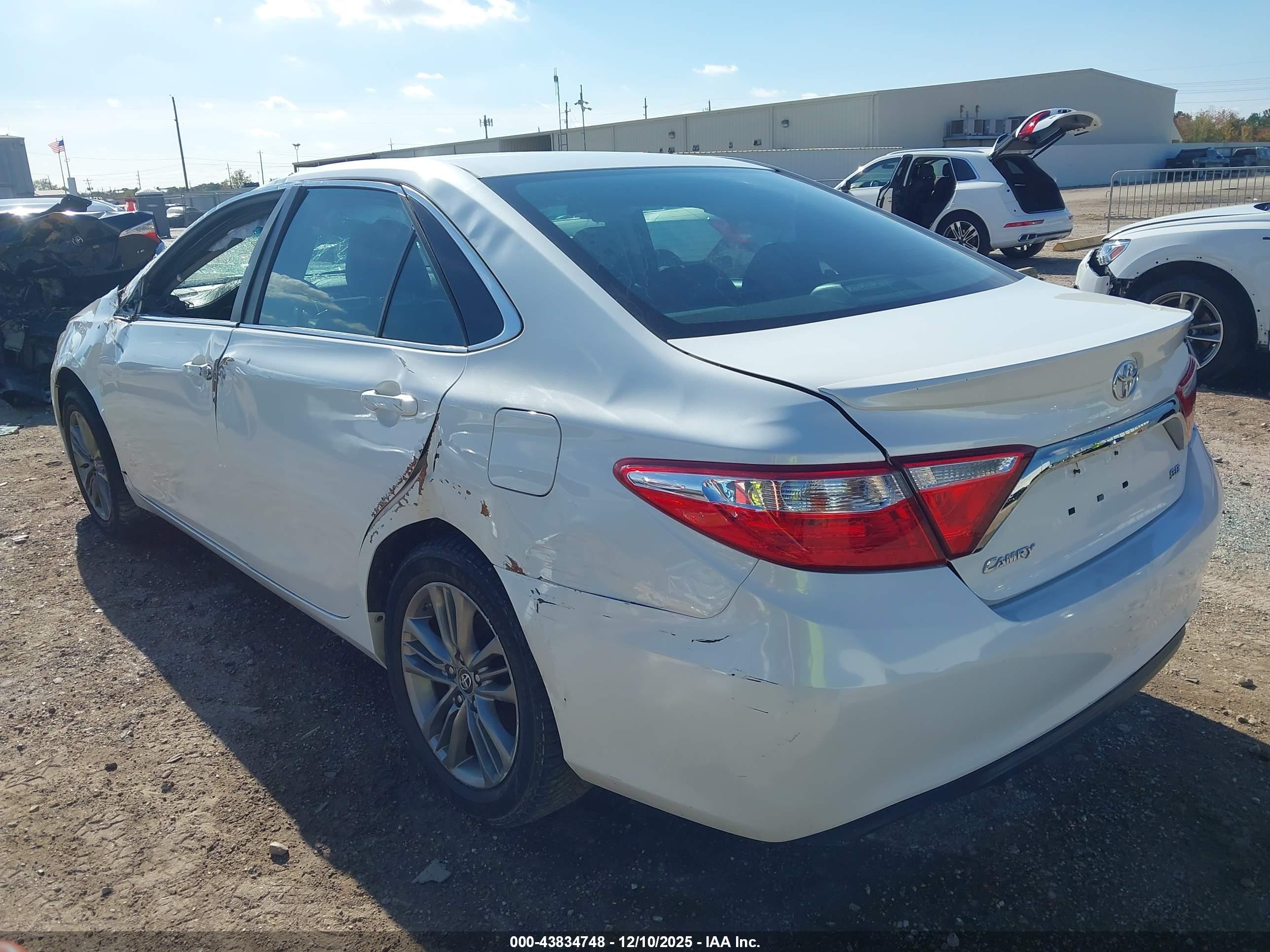 TOYOTA CAMRY image 3