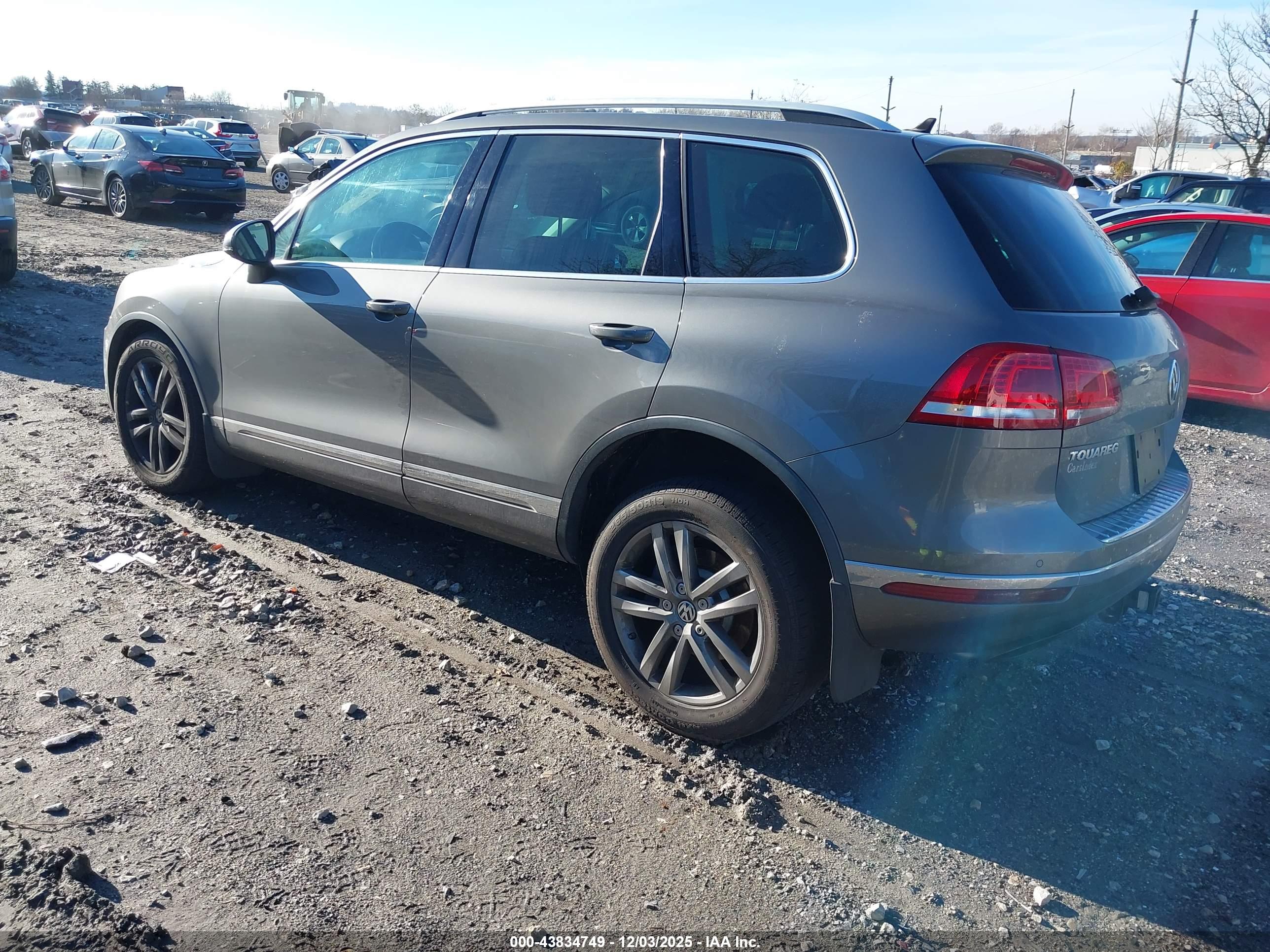 VOLKSWAGEN TOUAREG image 3