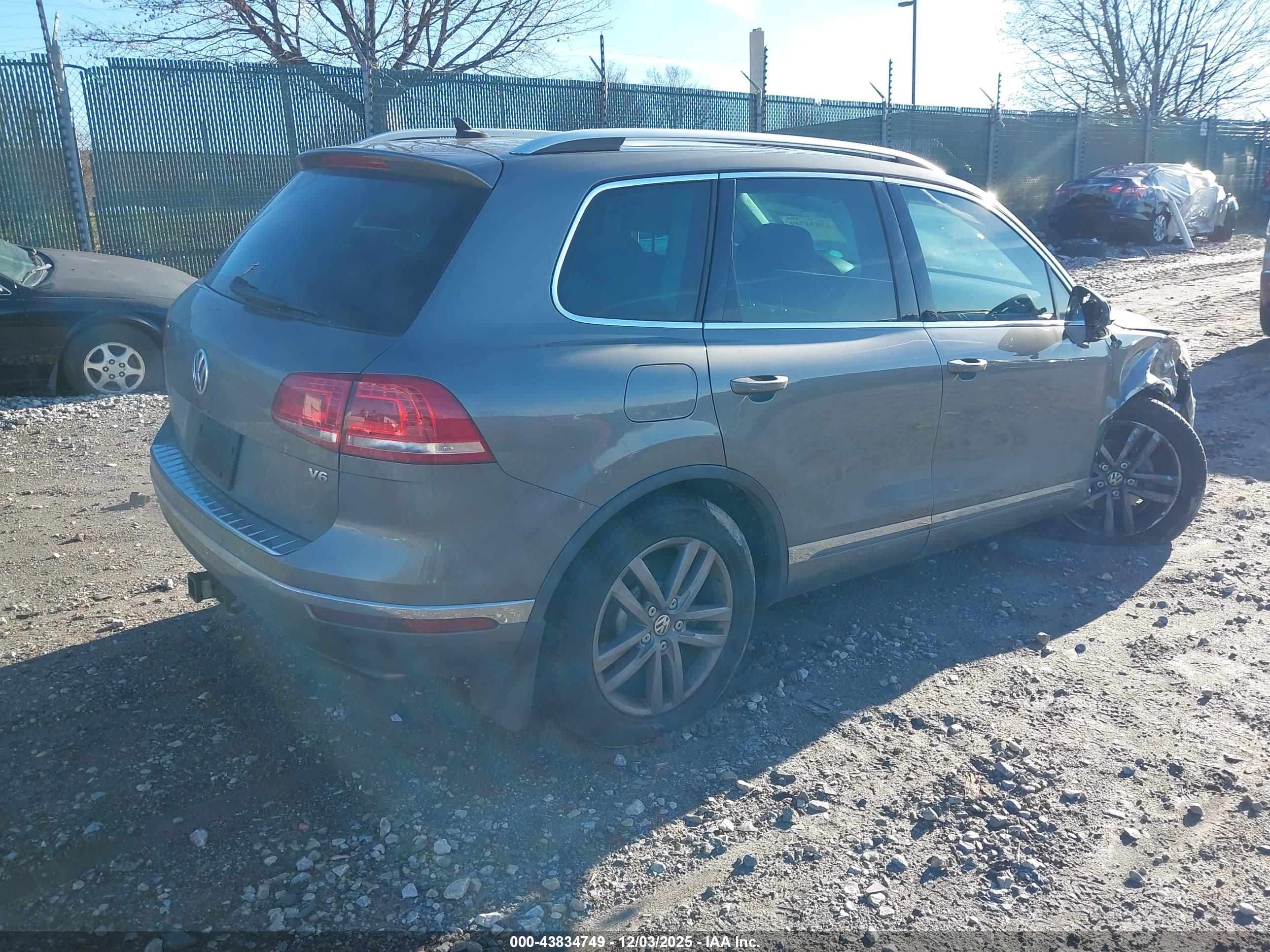 VOLKSWAGEN TOUAREG image 4