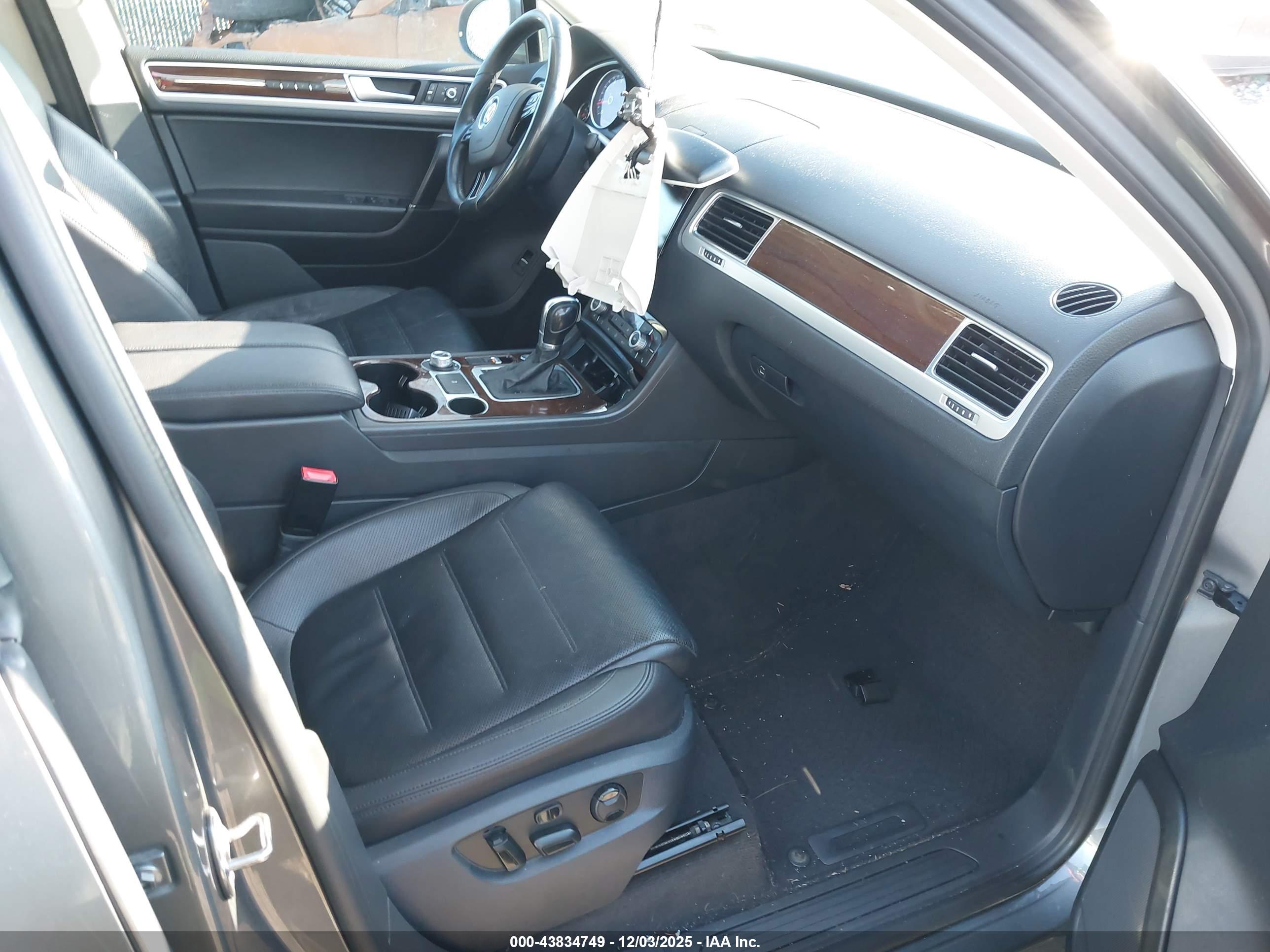 VOLKSWAGEN TOUAREG image 5