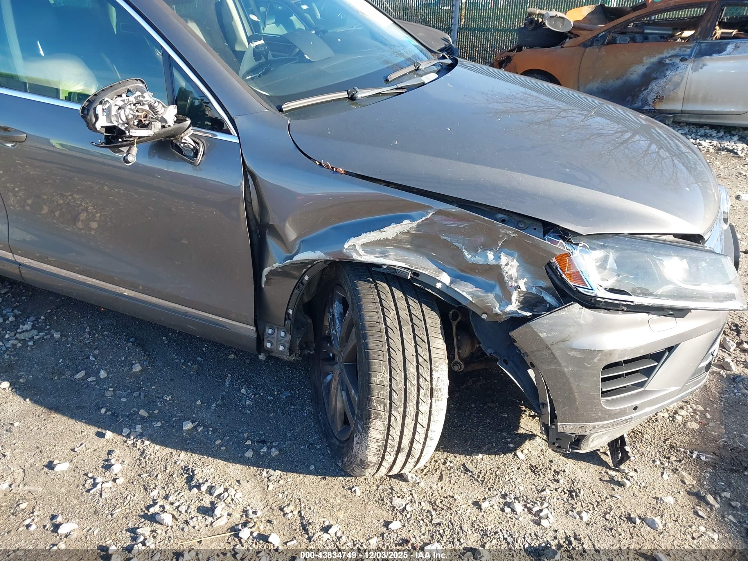VOLKSWAGEN TOUAREG image 6