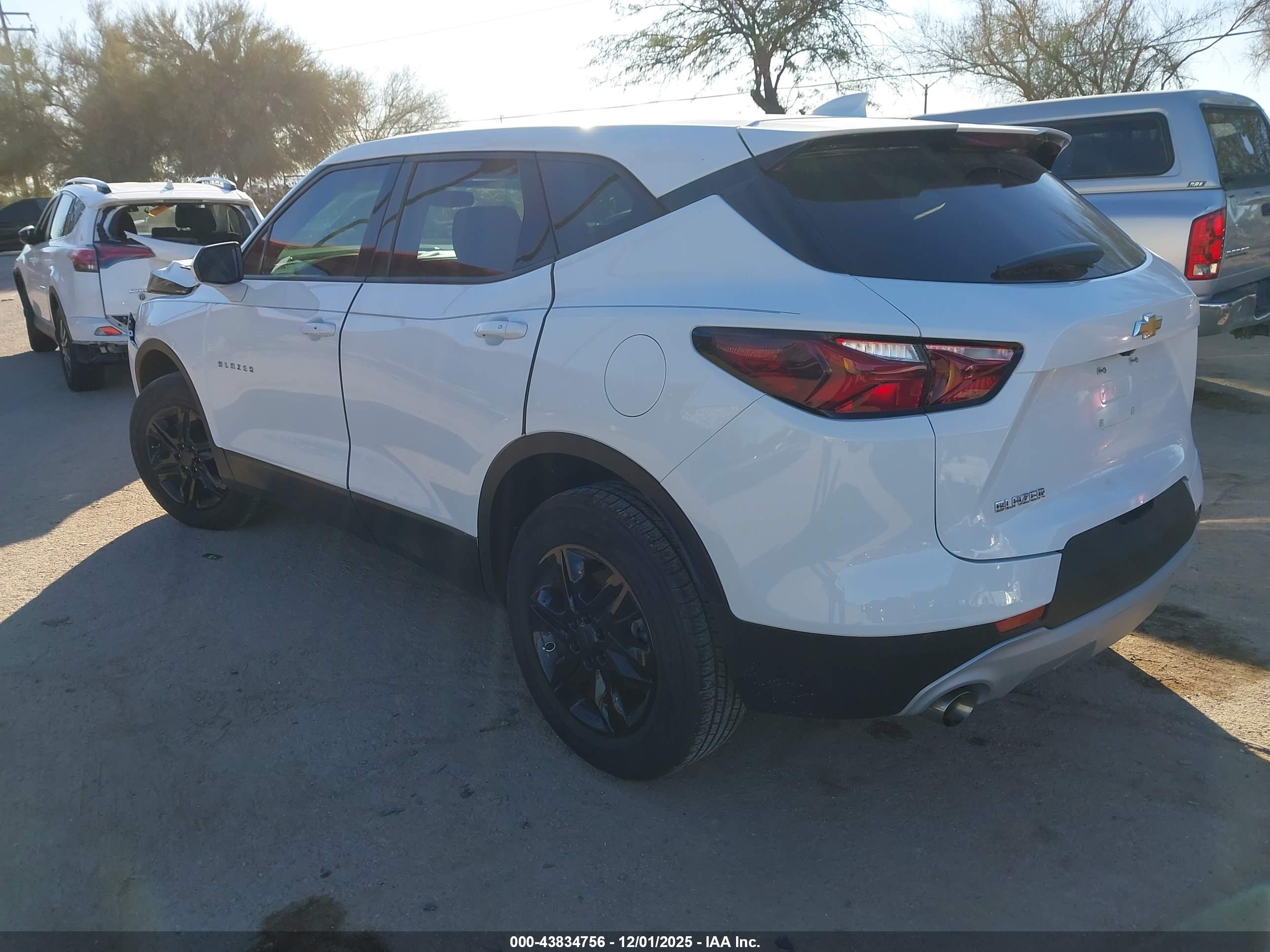 CHEVROLET BLAZER image 3