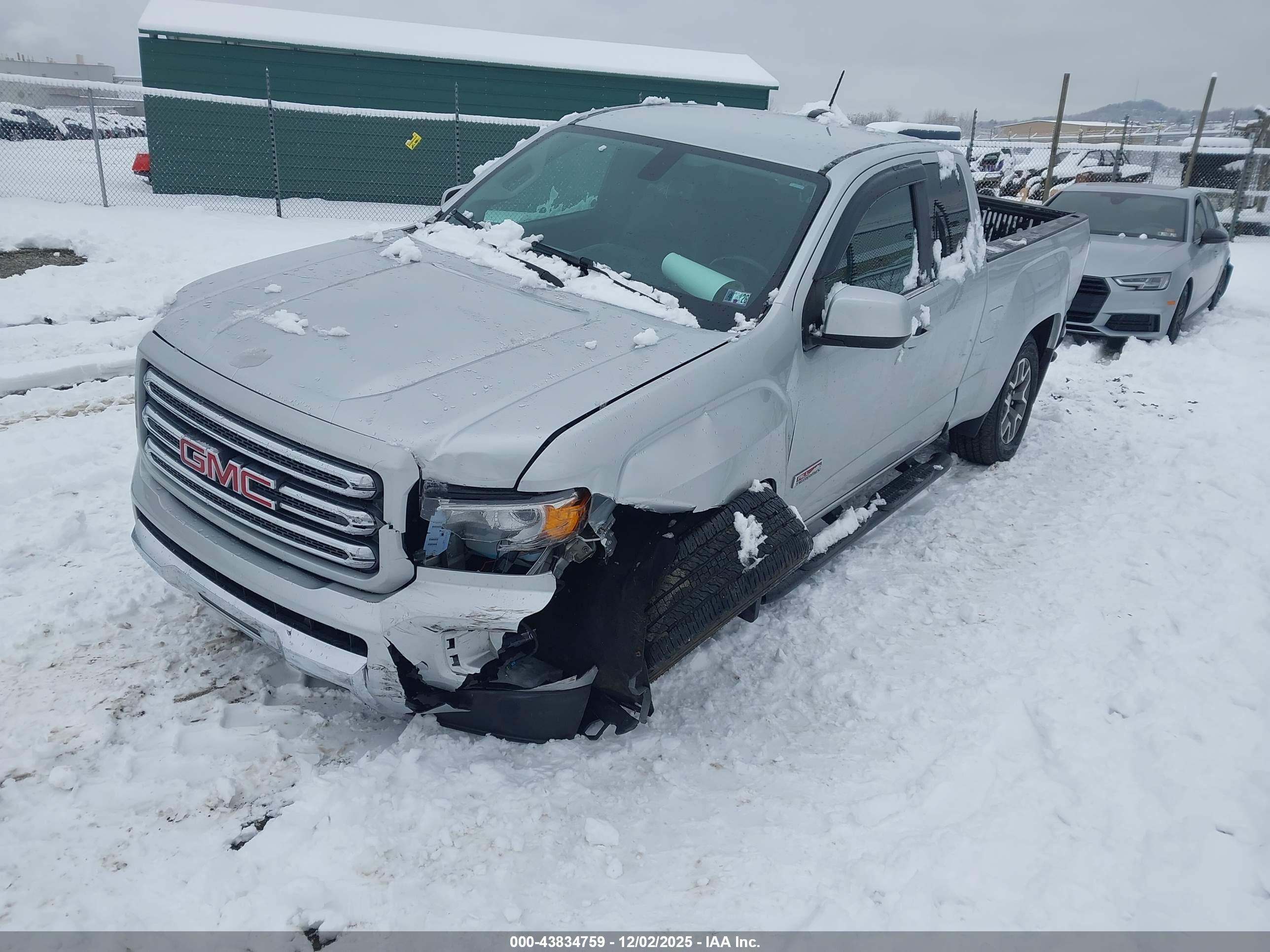 GMC CANYON image 2