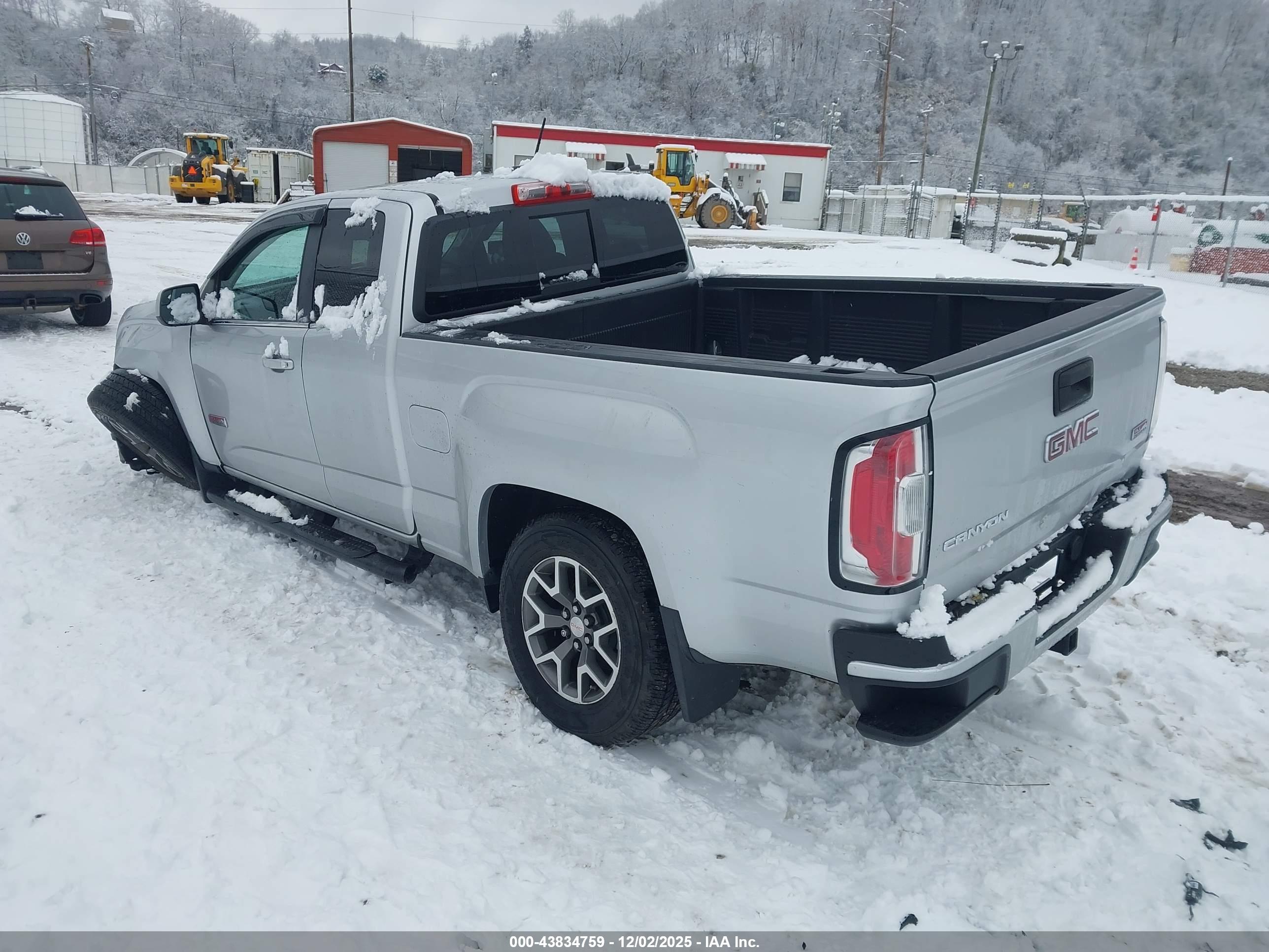 GMC CANYON image 3