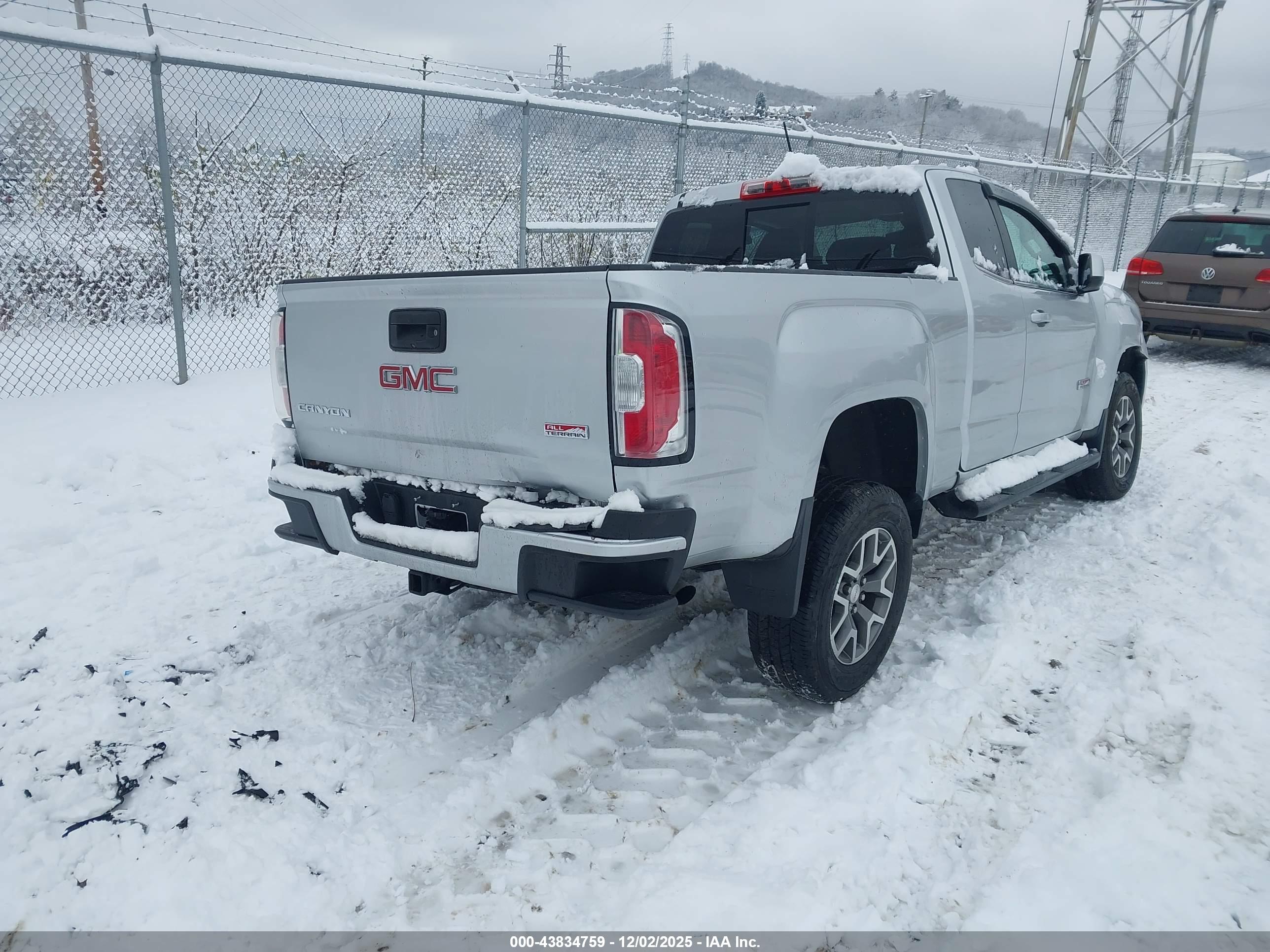 GMC CANYON image 4
