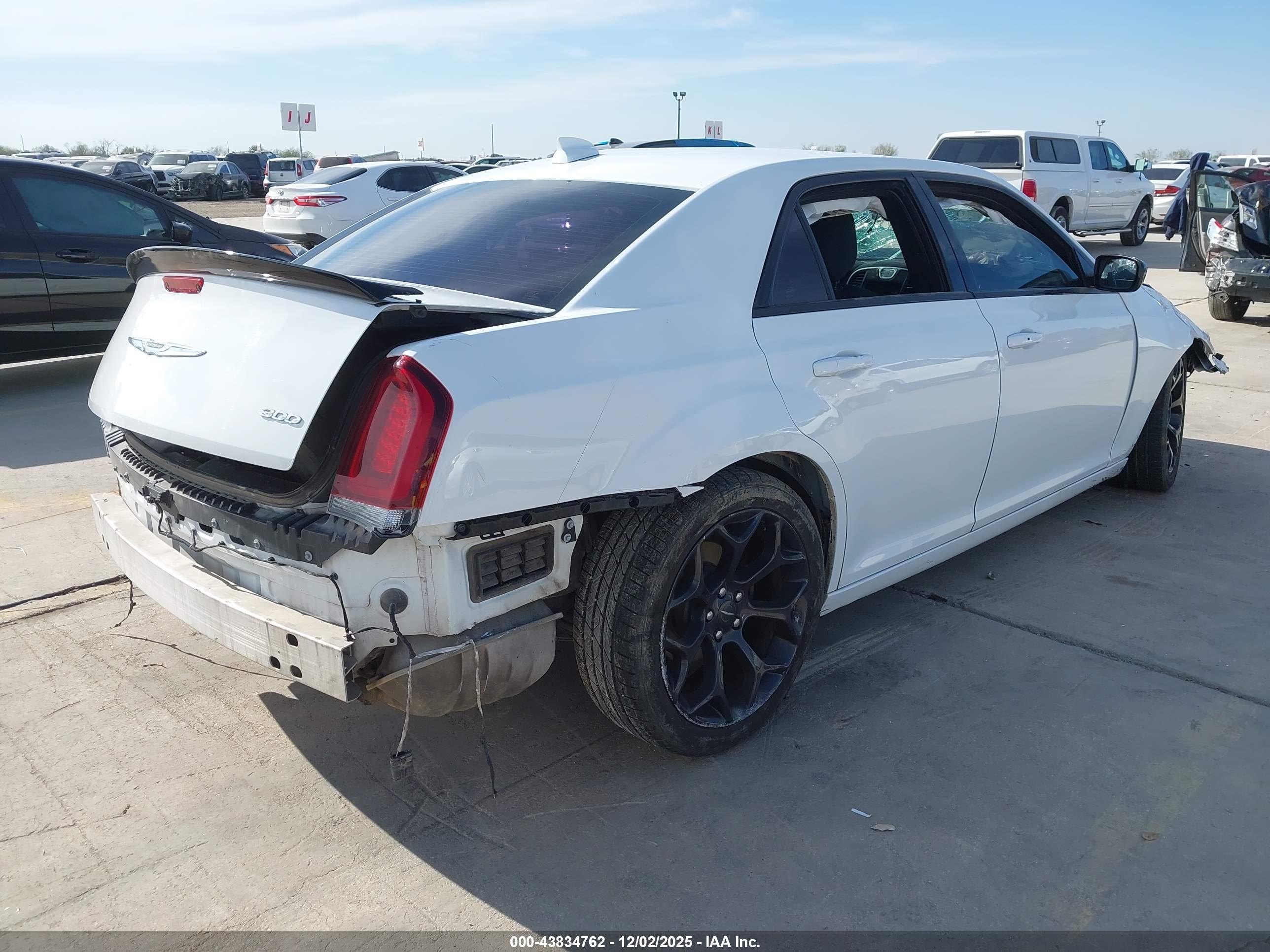 CHRYSLER 300 image 4