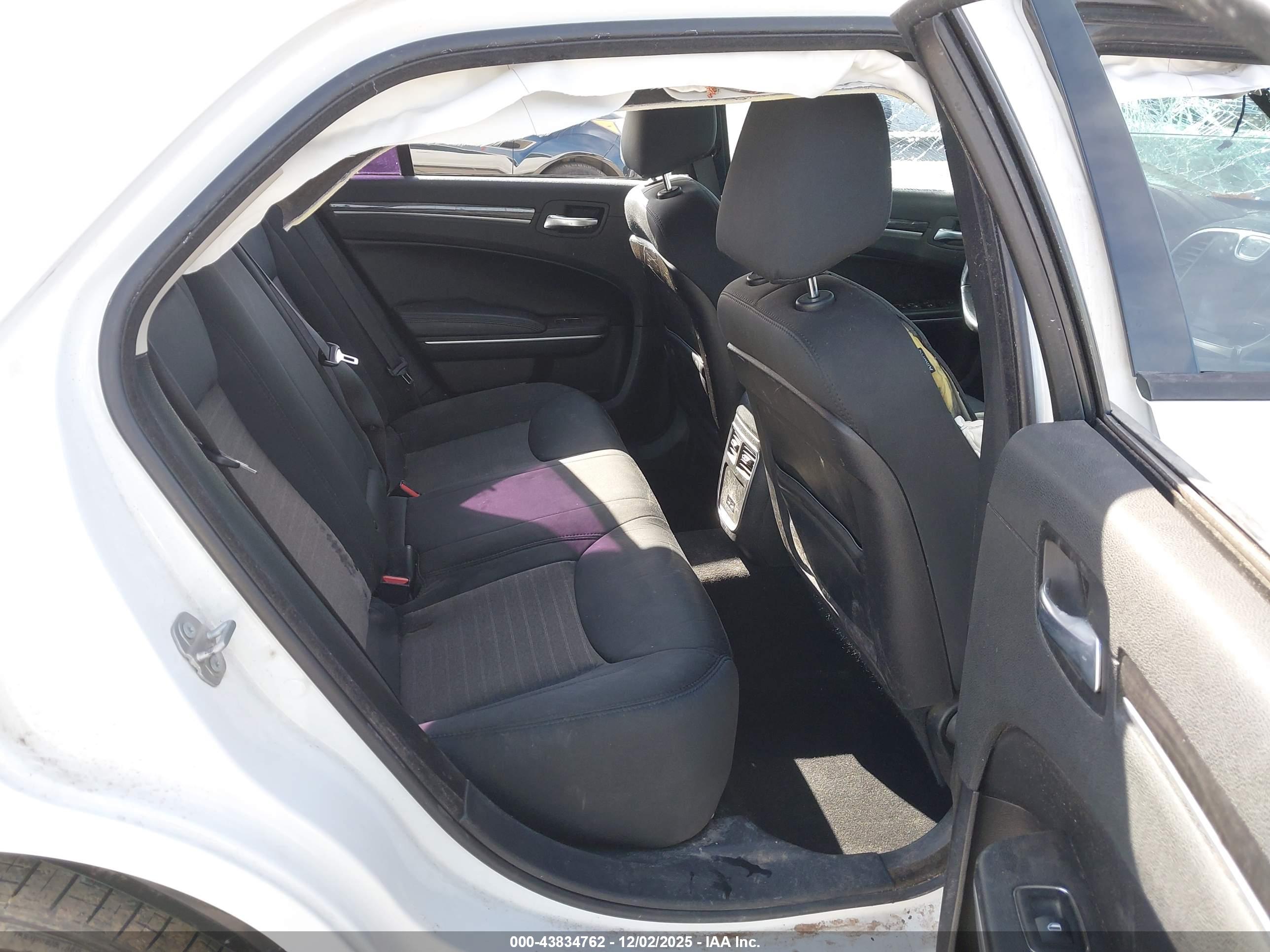 CHRYSLER 300 image 8