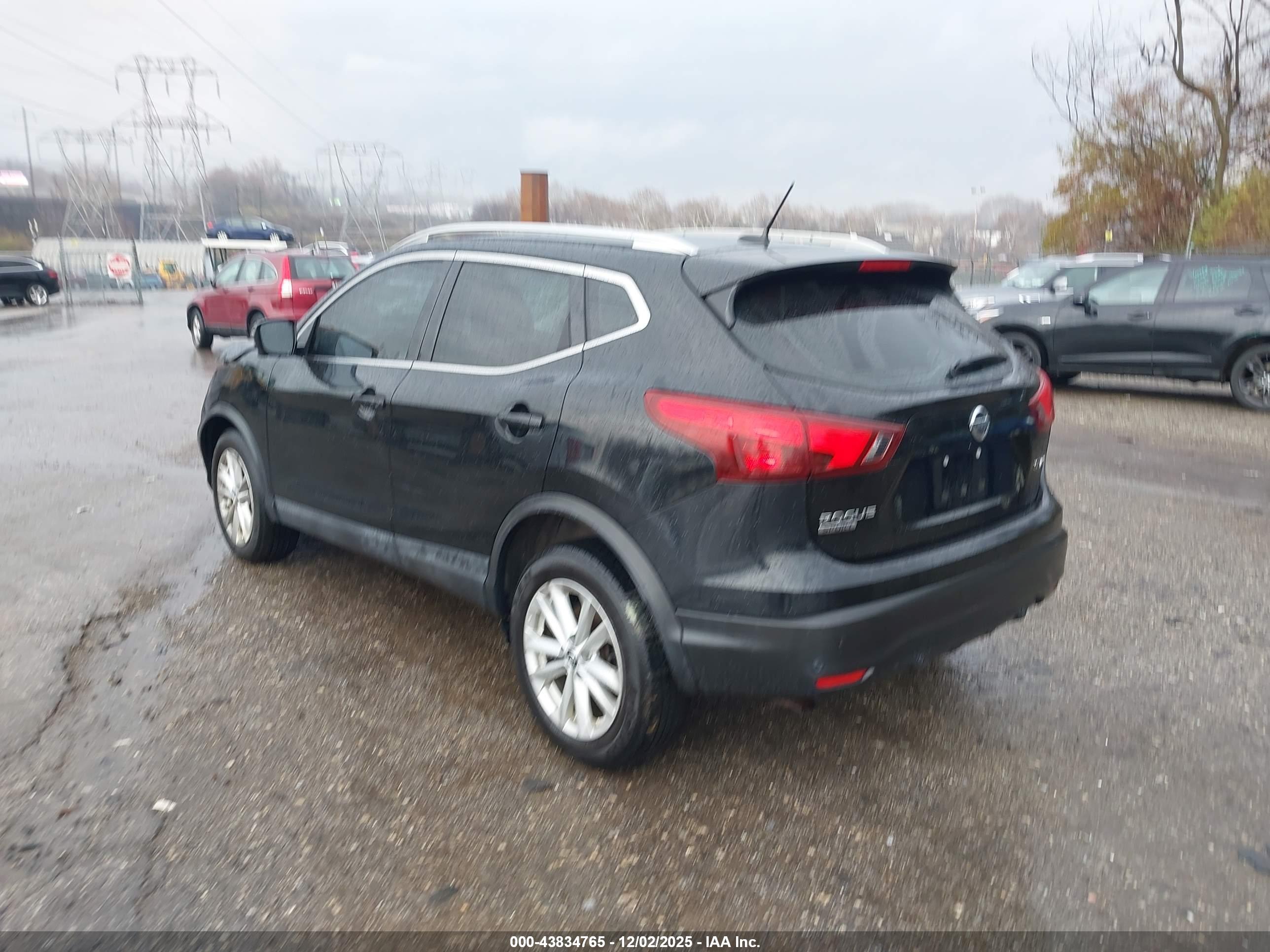 NISSAN ROGUE image 3