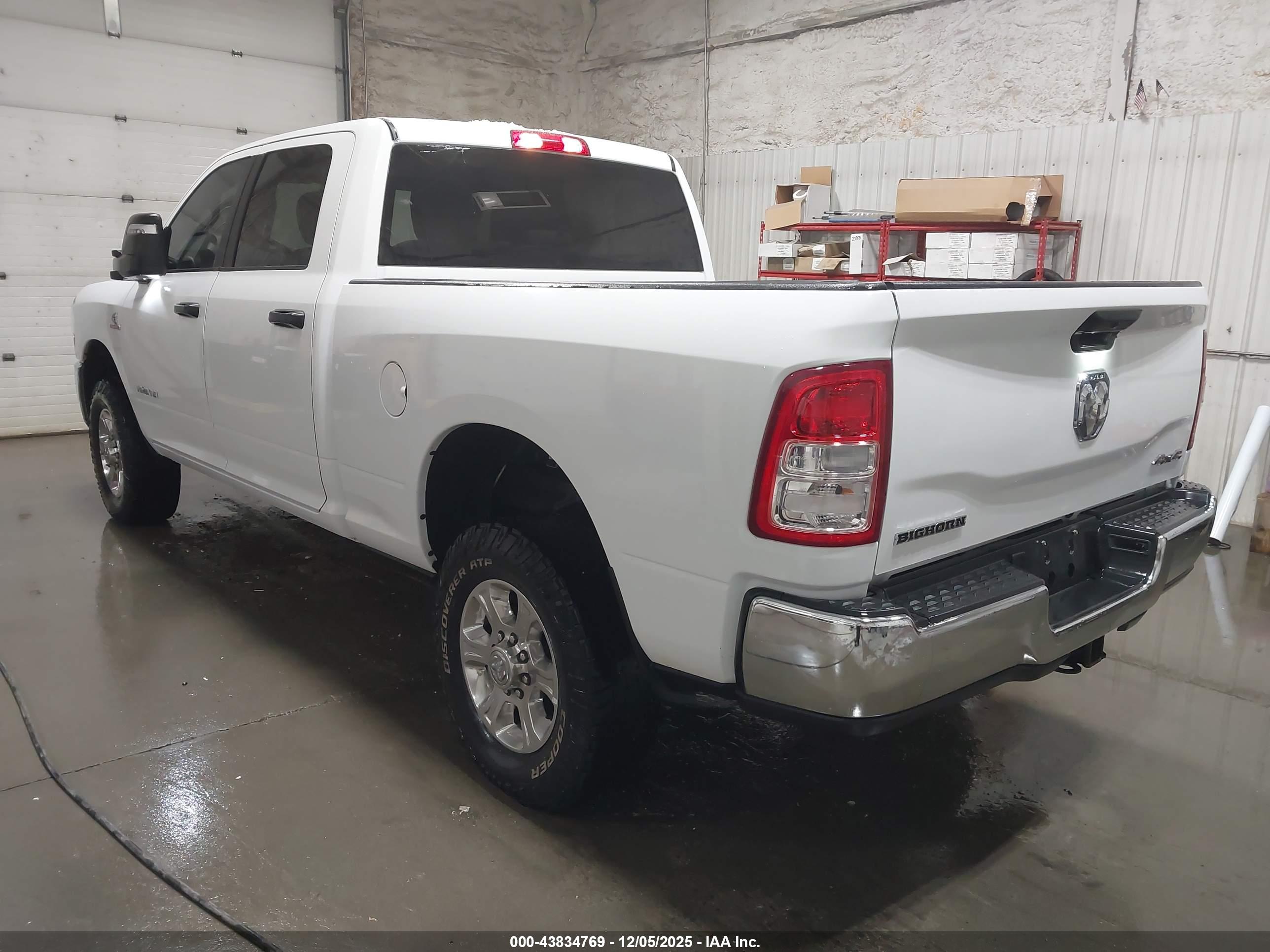 RAM 2500 image 3