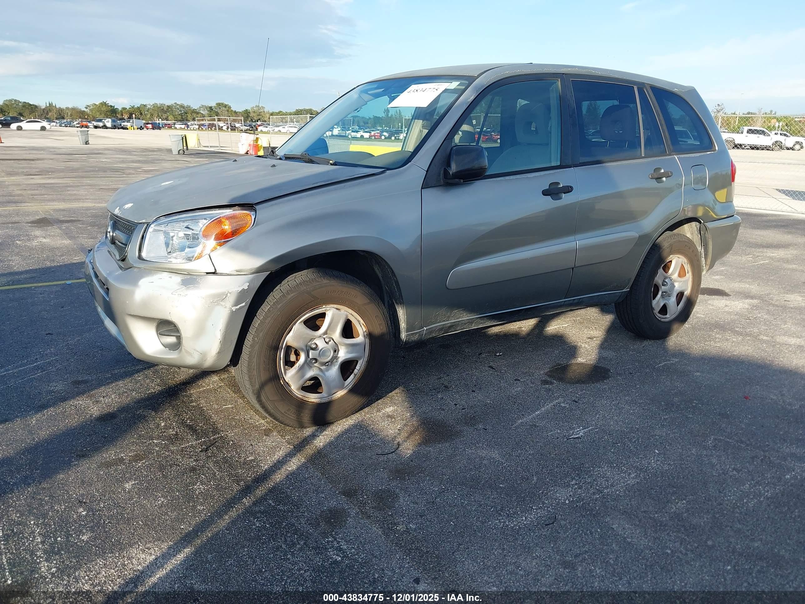 TOYOTA RAV4 image 2