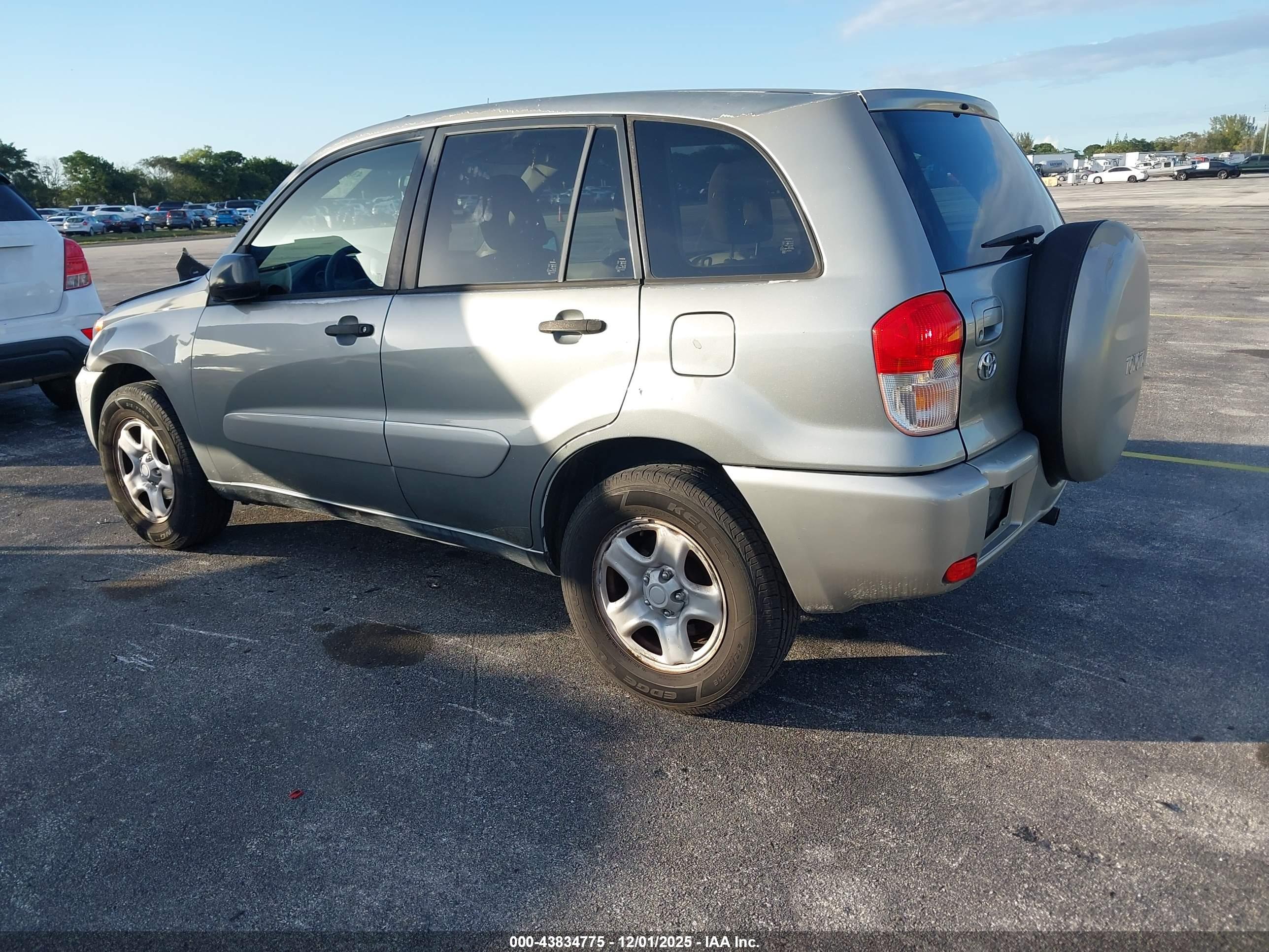 TOYOTA RAV4 image 3