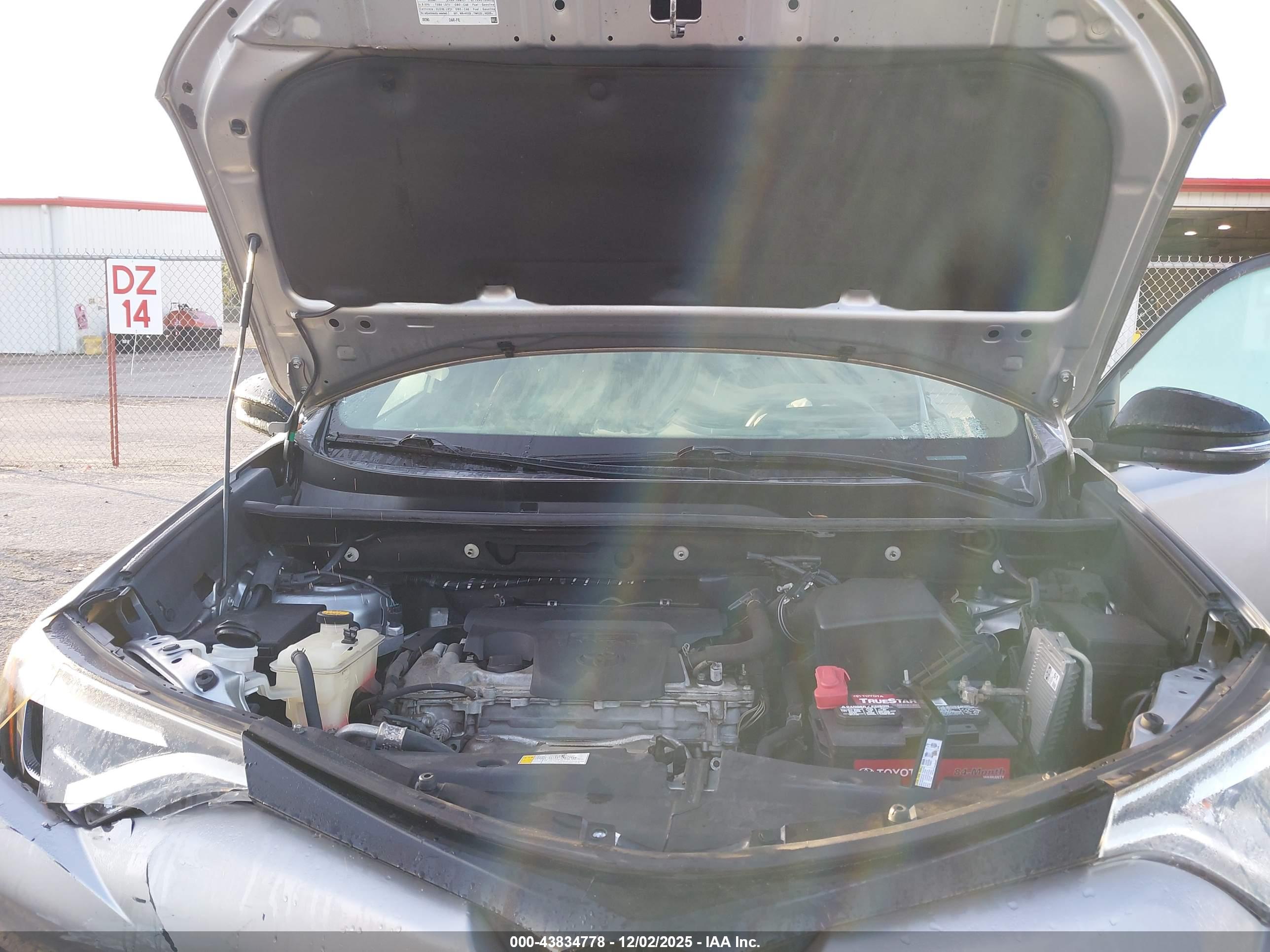 TOYOTA RAV4 image 10
