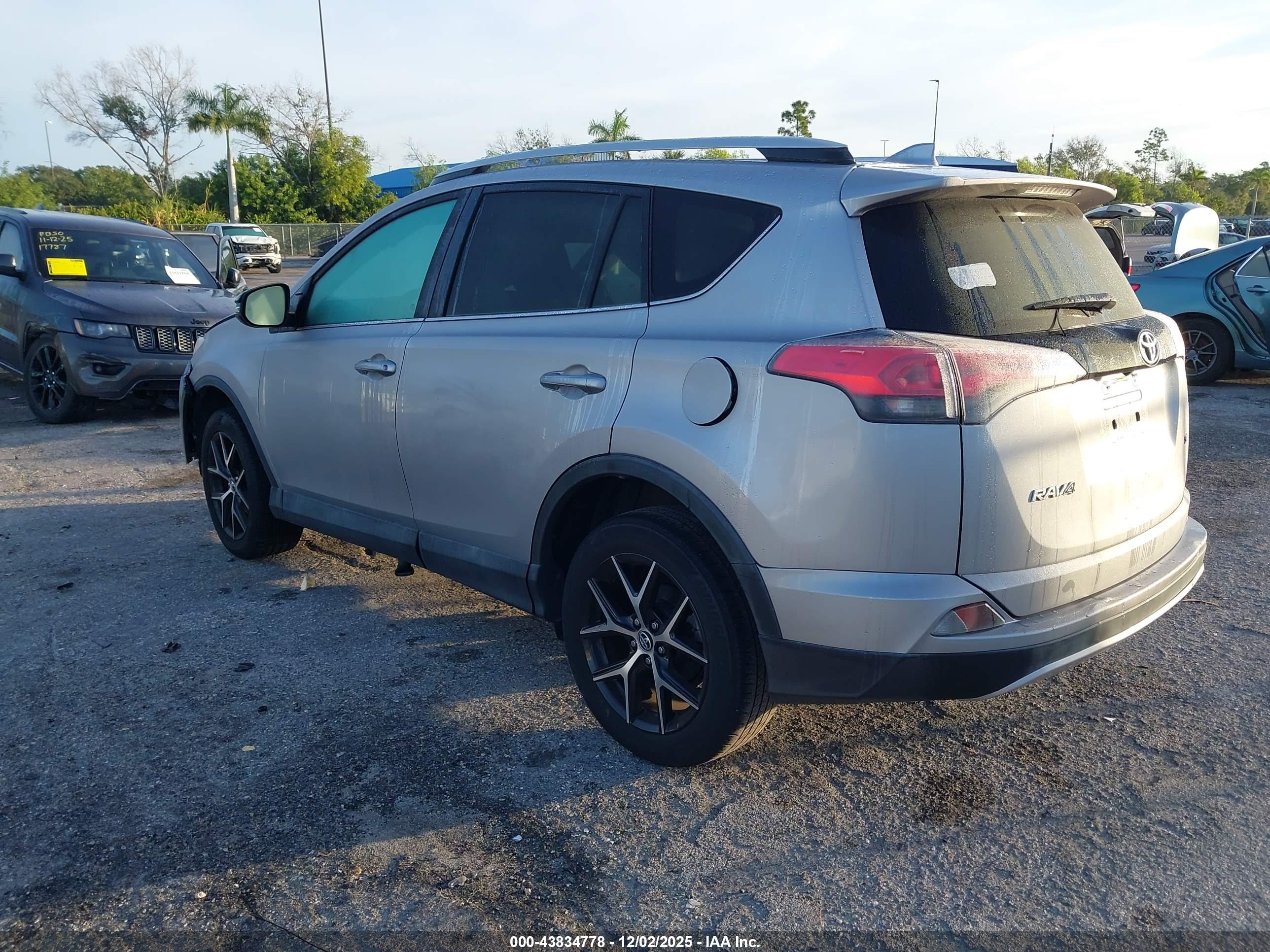 TOYOTA RAV4 image 3