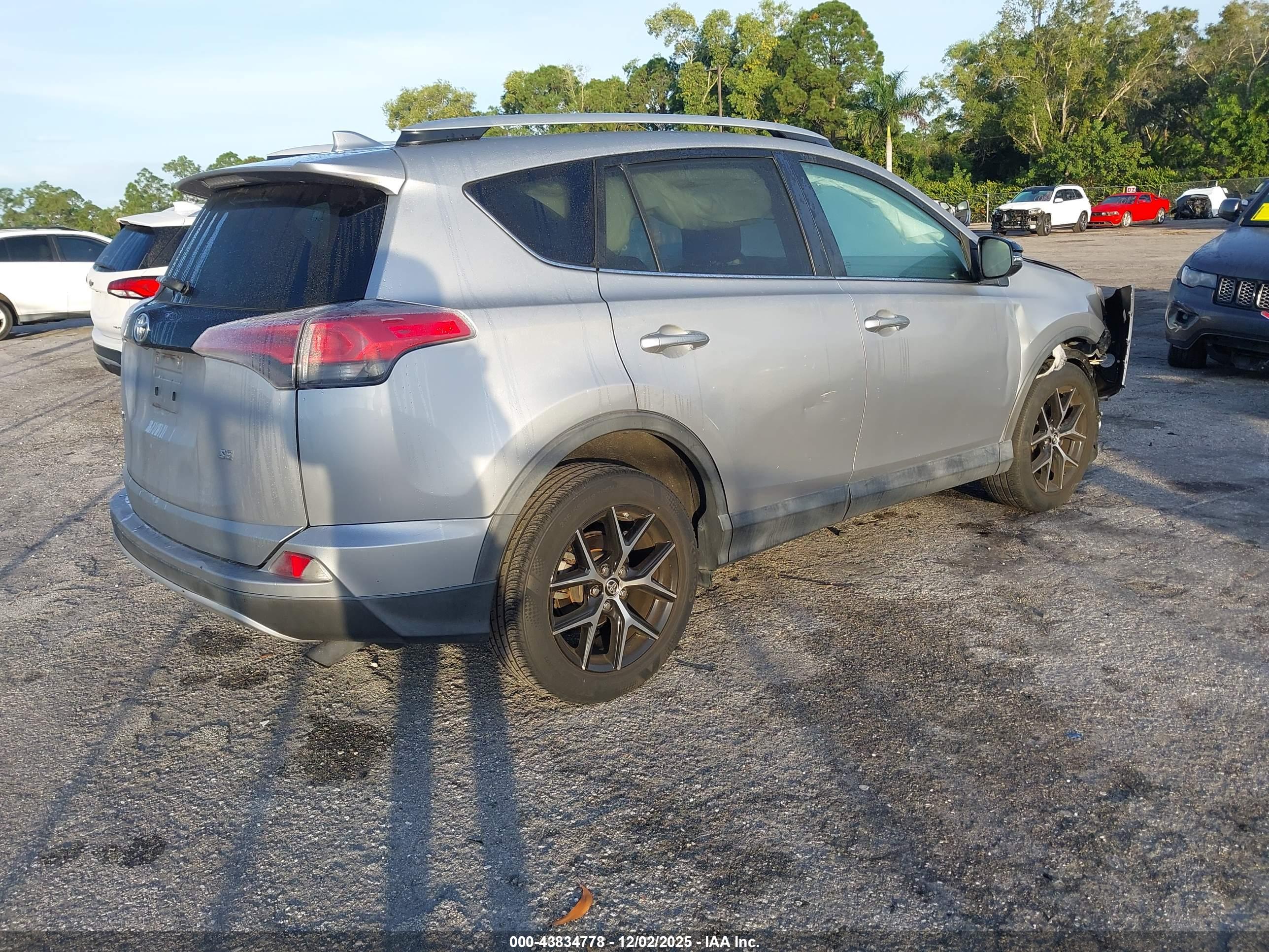TOYOTA RAV4 image 4