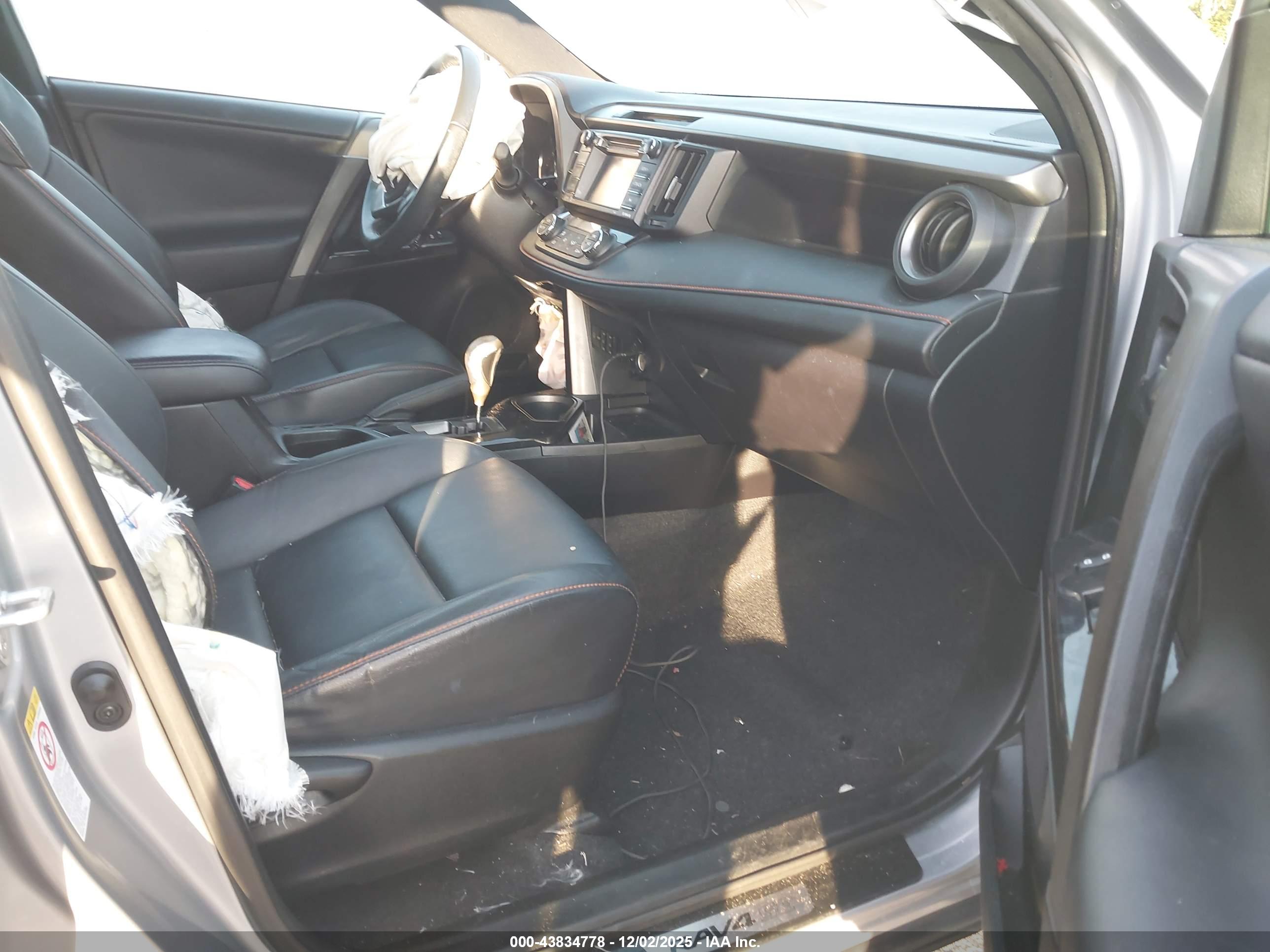 TOYOTA RAV4 image 5