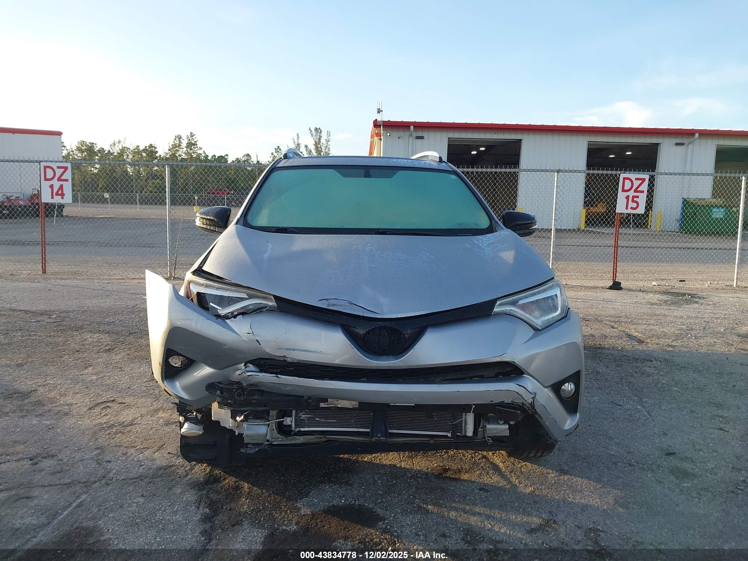 TOYOTA RAV4 image 6