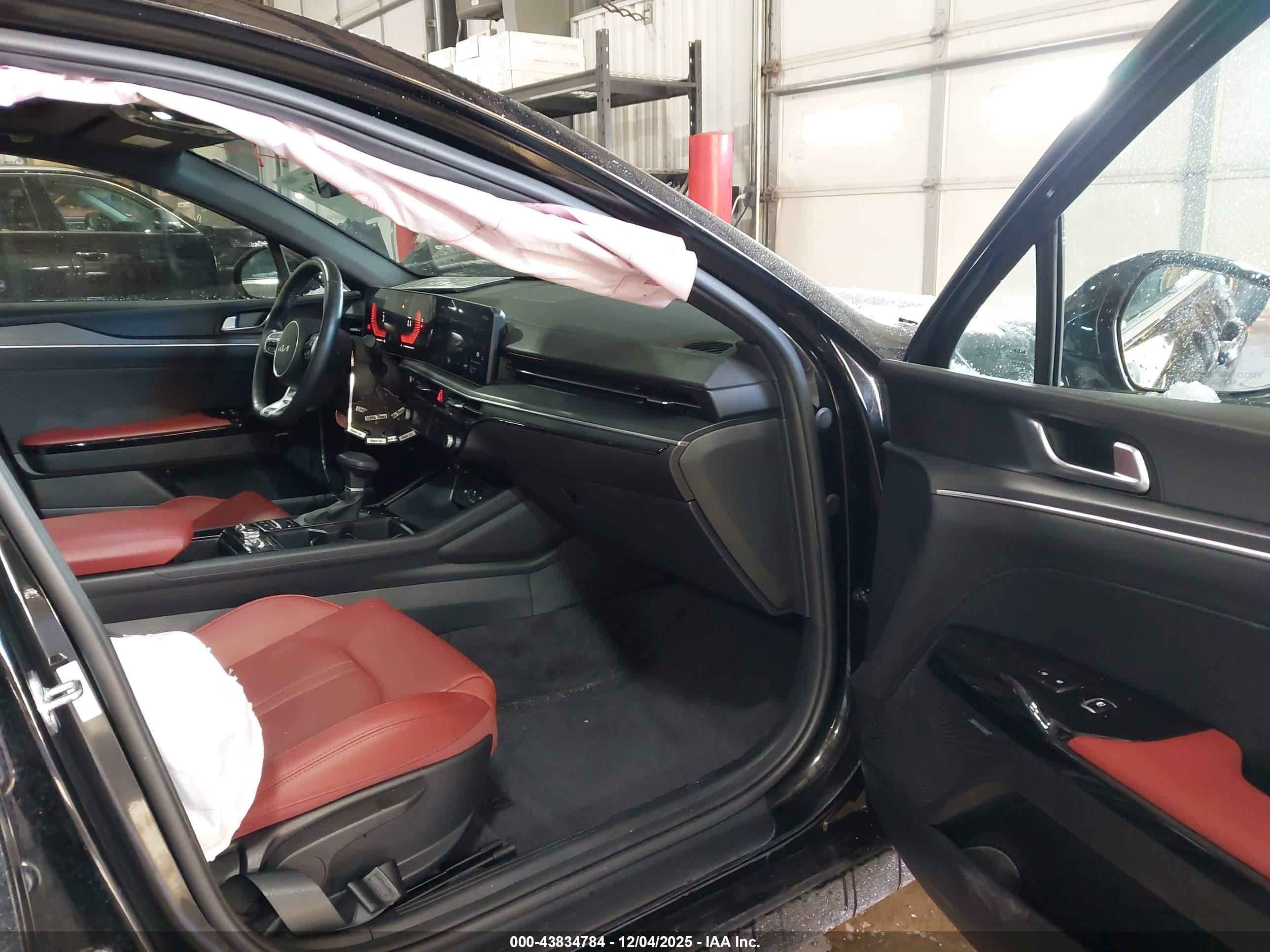 KIA K5 image 5