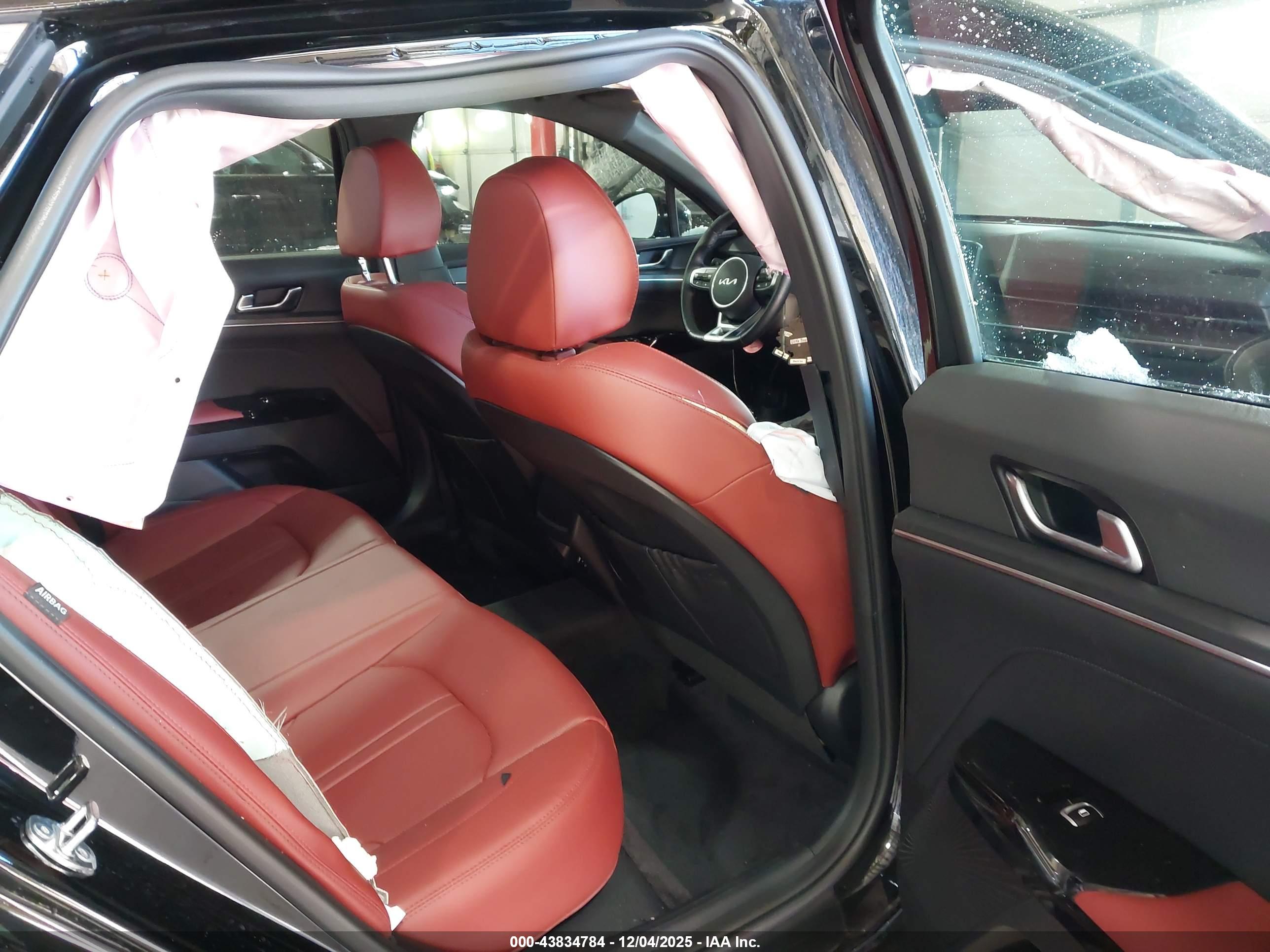 KIA K5 image 8
