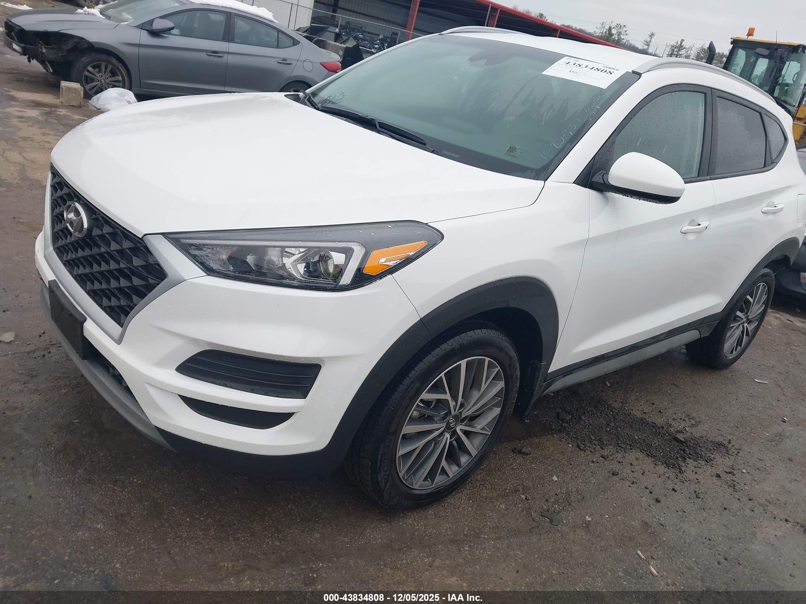 HYUNDAI TUCSON image 2