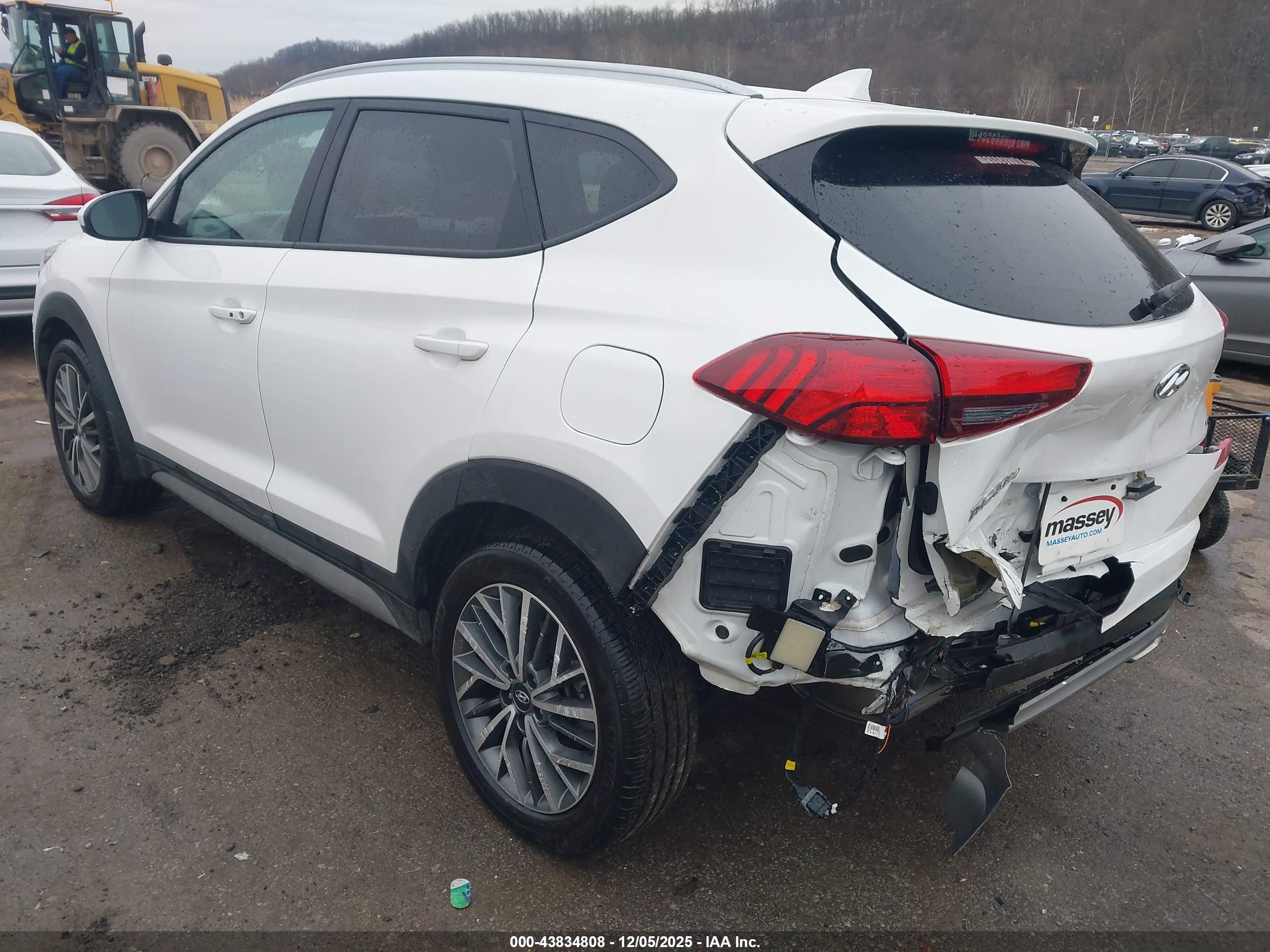 HYUNDAI TUCSON image 3