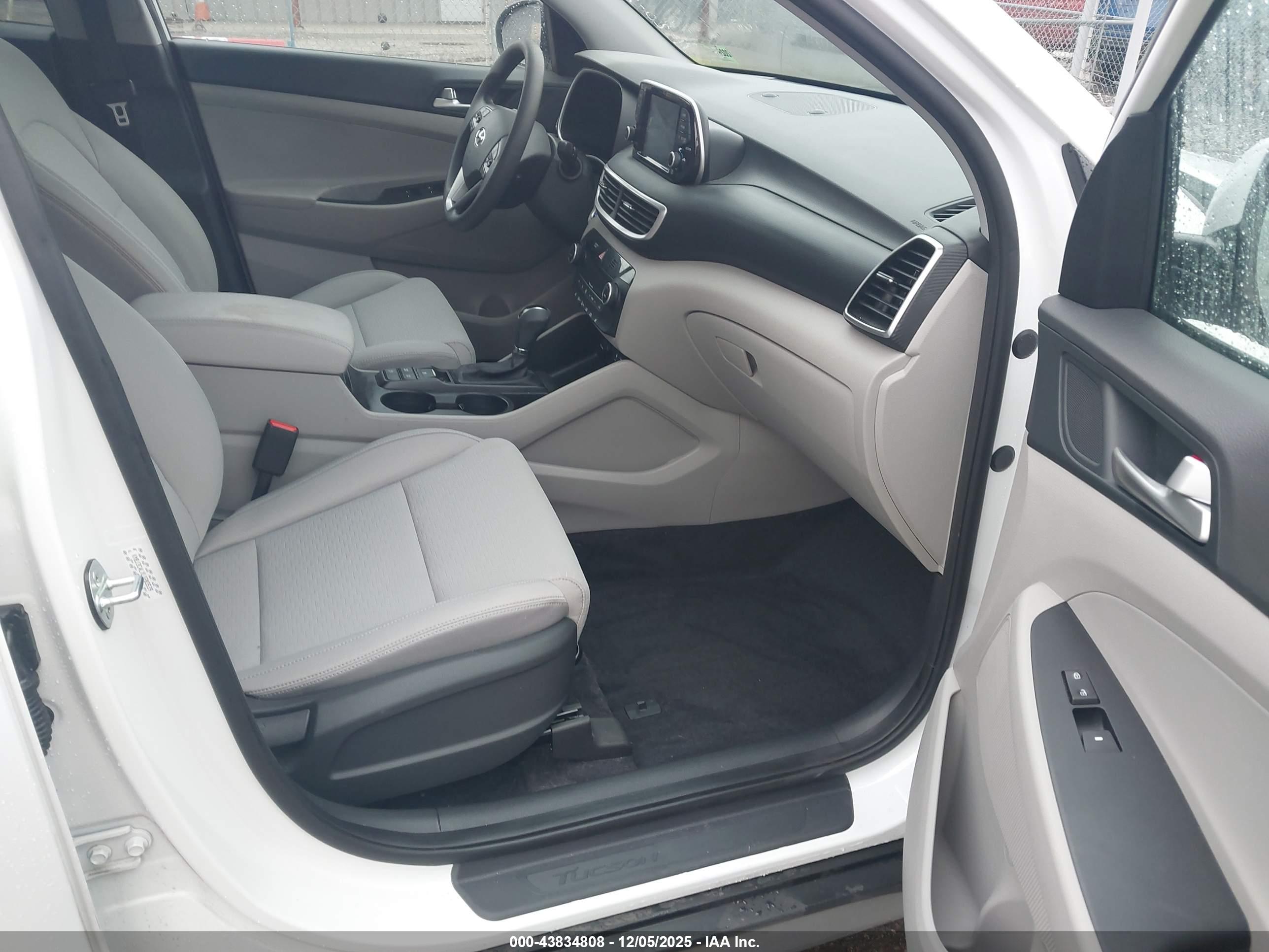 HYUNDAI TUCSON image 5