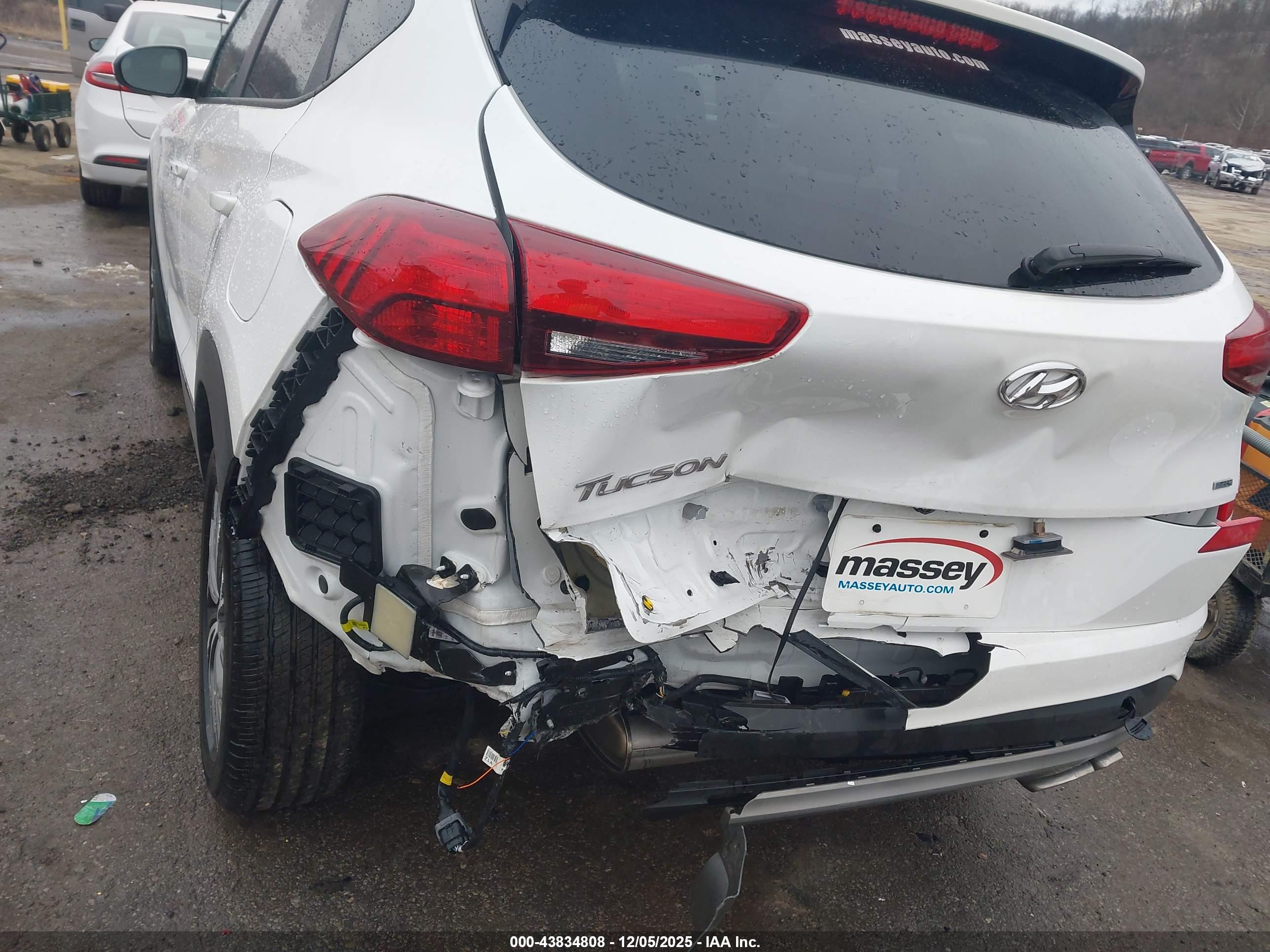 HYUNDAI TUCSON image 6