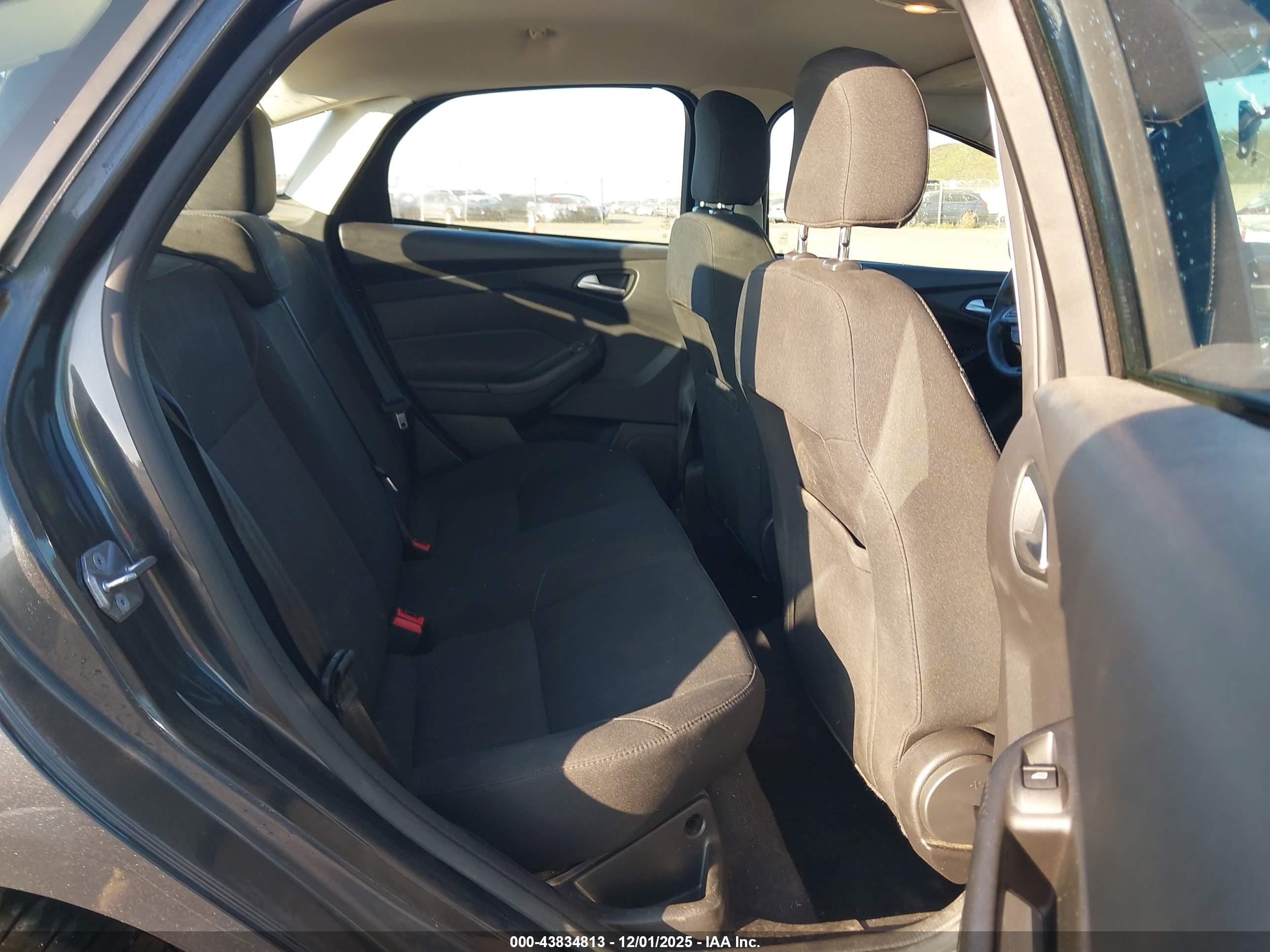 FORD FOCUS image 8