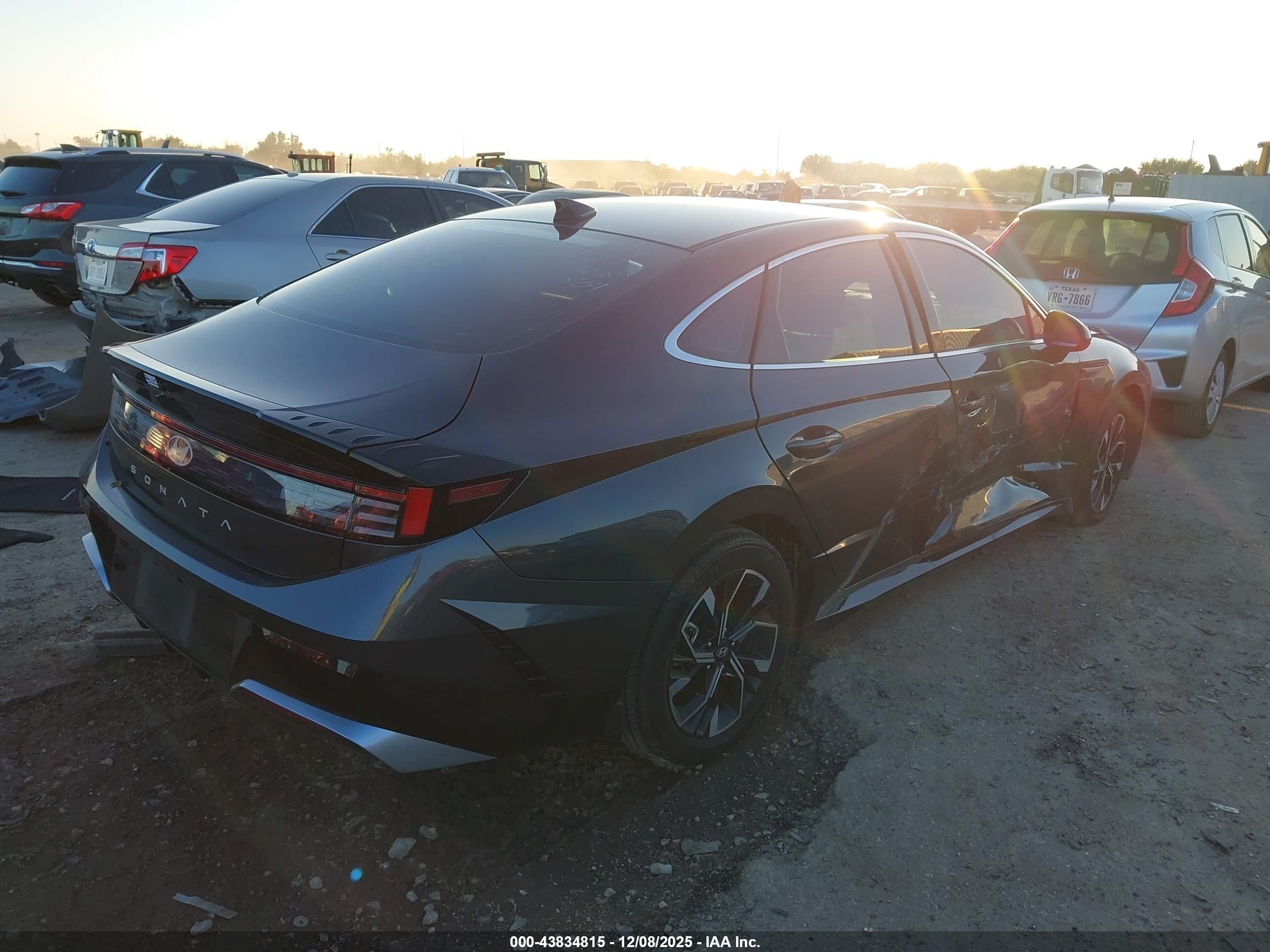HYUNDAI SONATA image 4