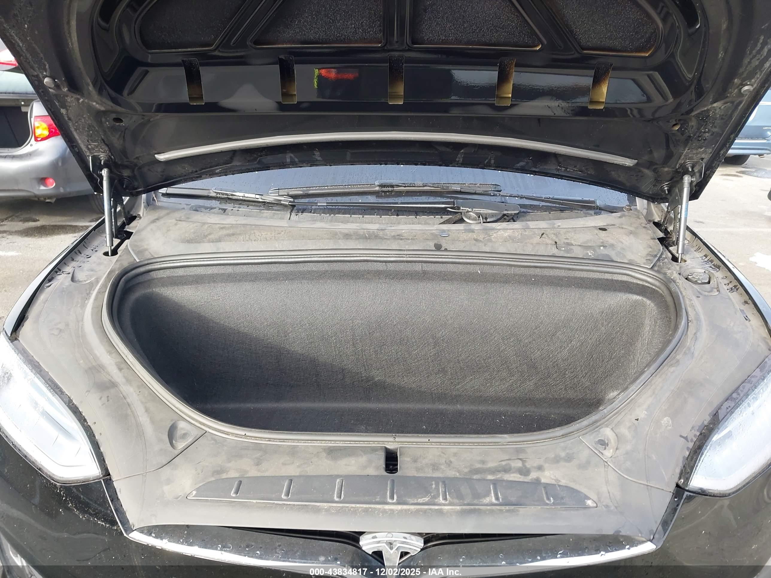 TESLA MODEL image 10
