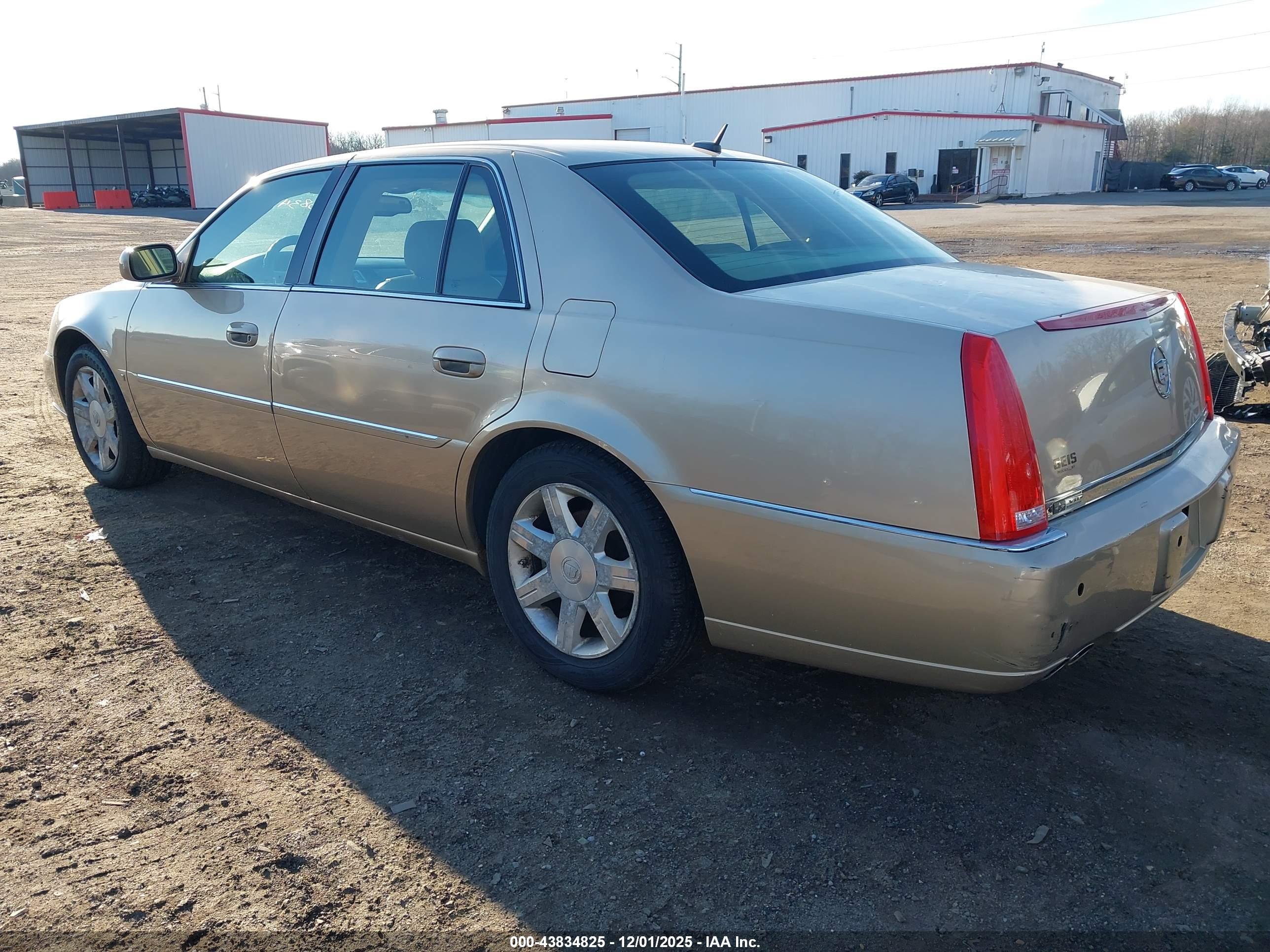 CADILLAC DTS image 3