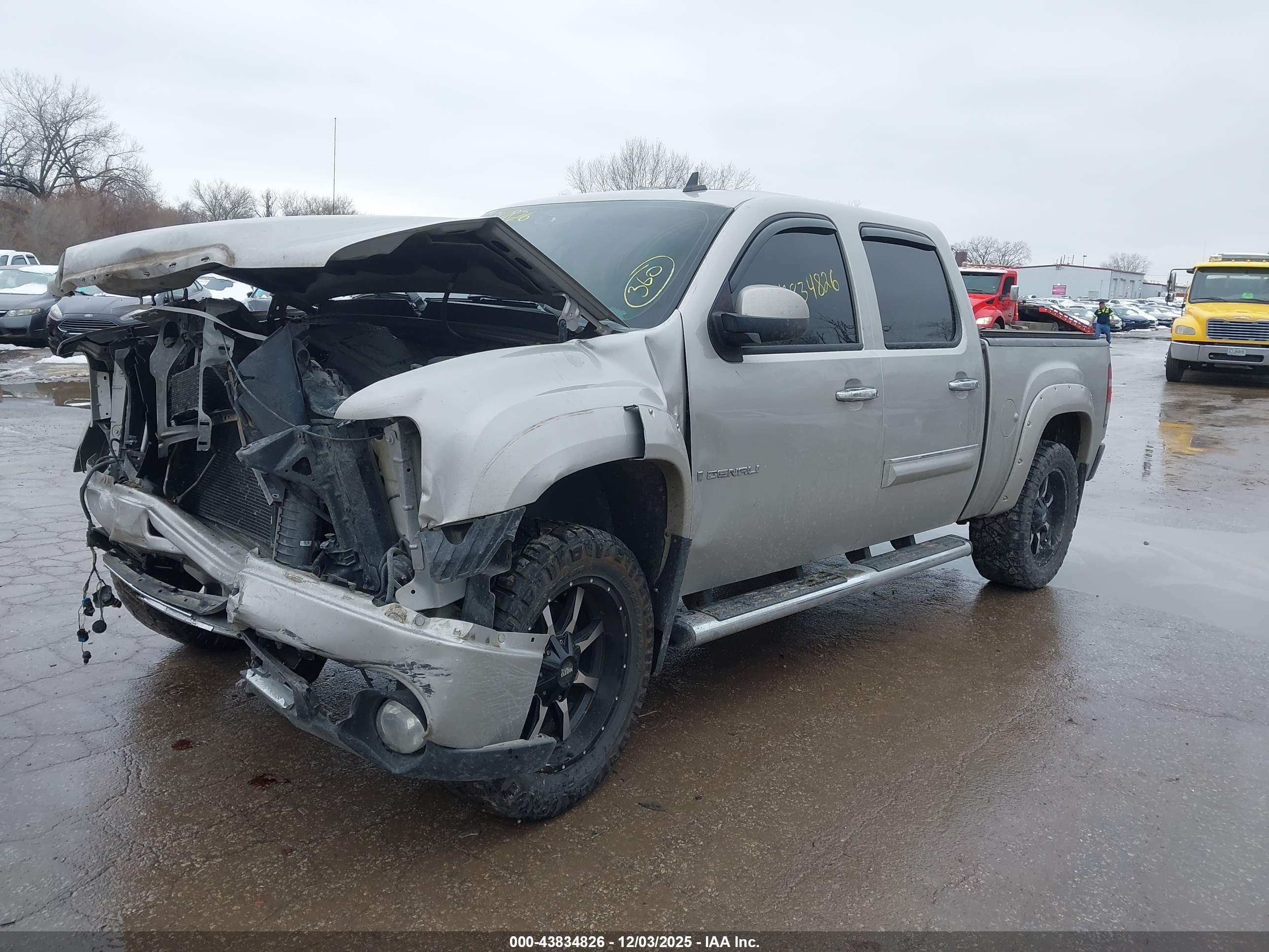GMC SIERRA image 2